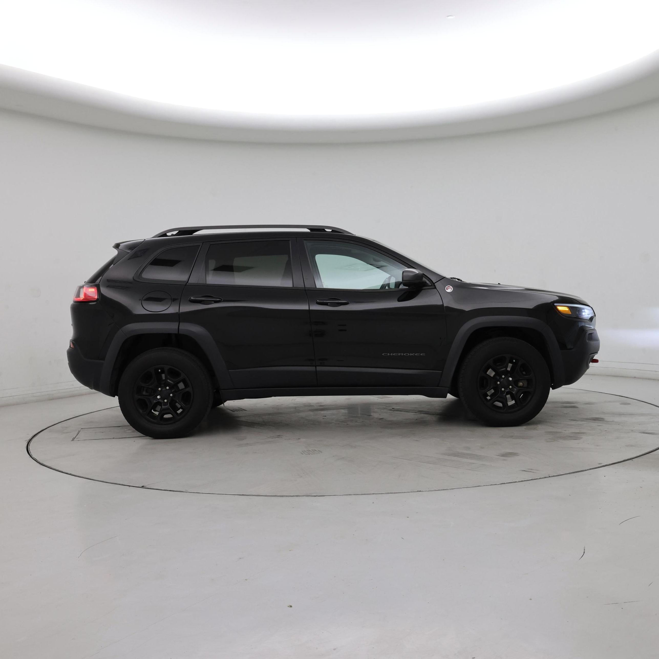 Thumbnail: 2019 Jeep Cherokee - 7