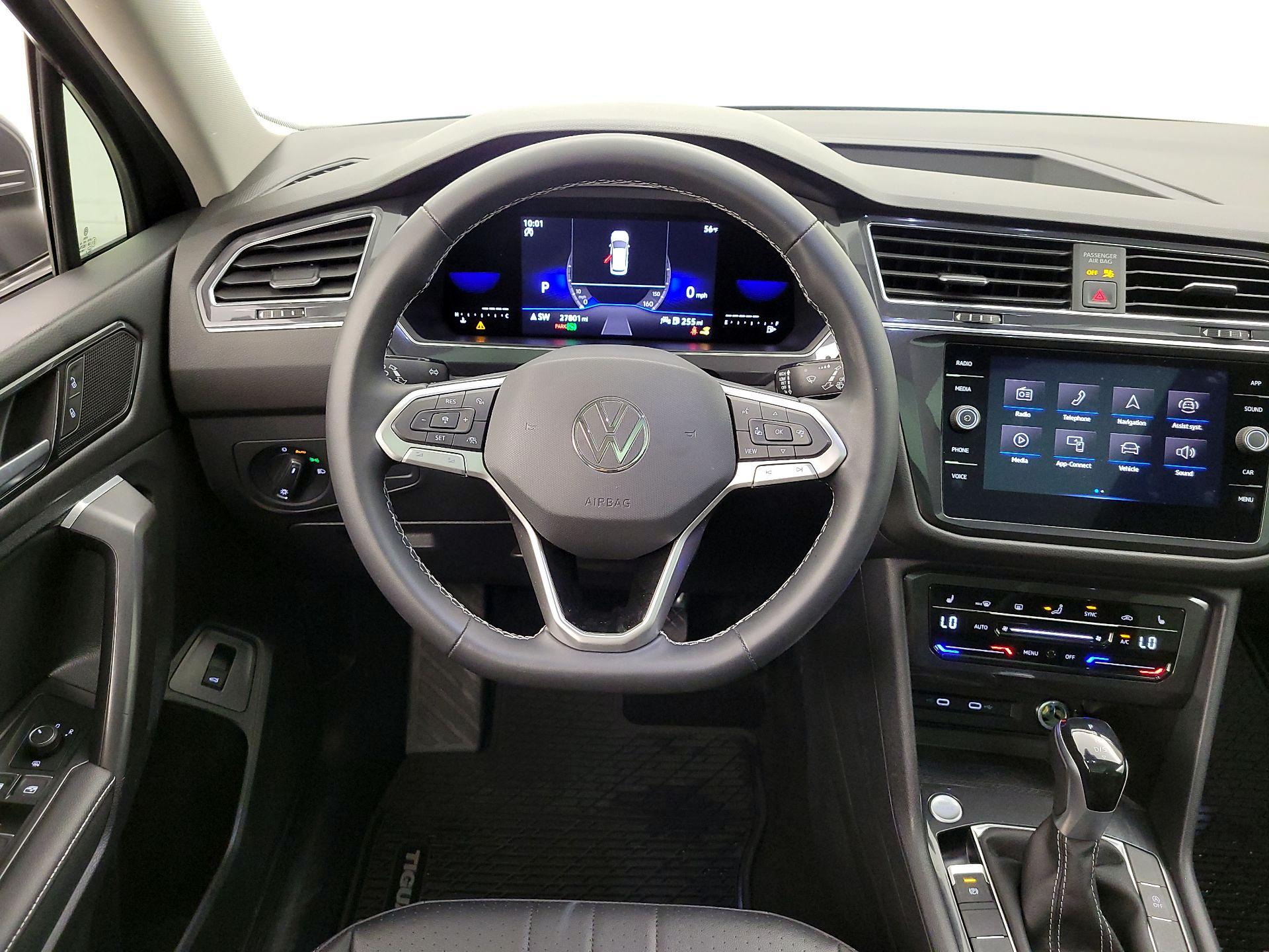 Thumbnail: 2022 Volkswagen Tiguan - 10