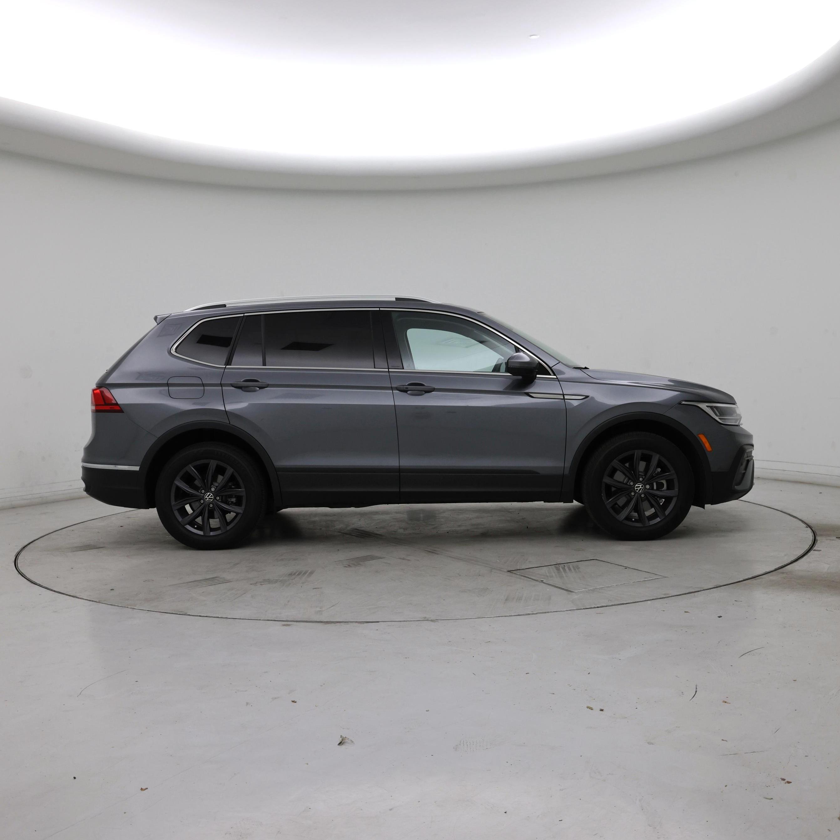 Thumbnail: 2022 Volkswagen Tiguan - 7
