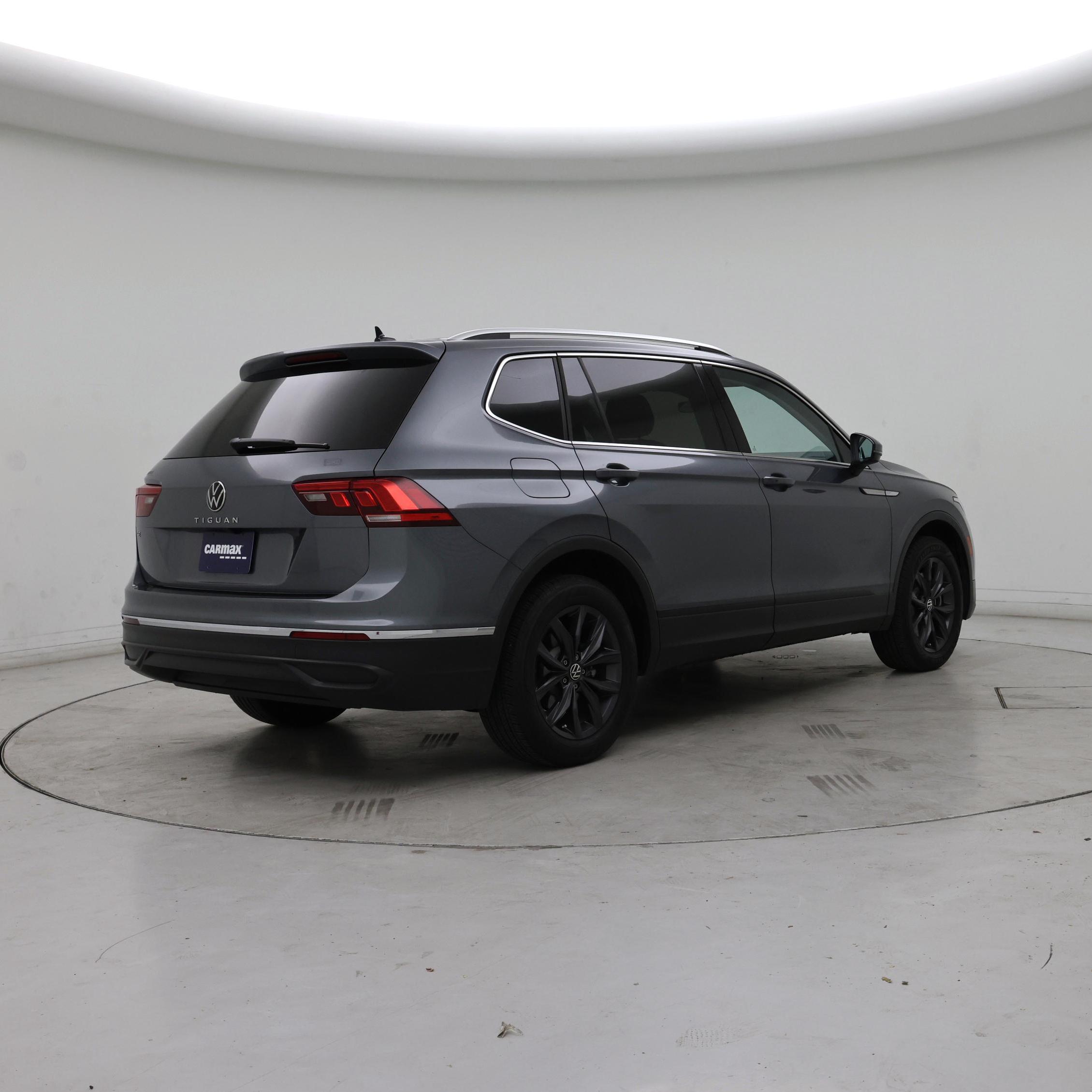Thumbnail: 2022 Volkswagen Tiguan - 8