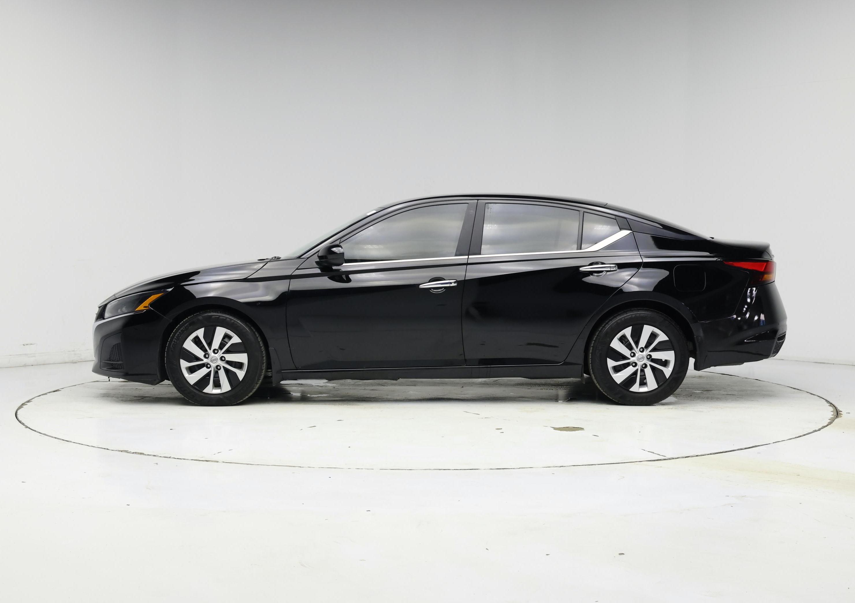 Thumbnail: 2023 Nissan Altima - 3