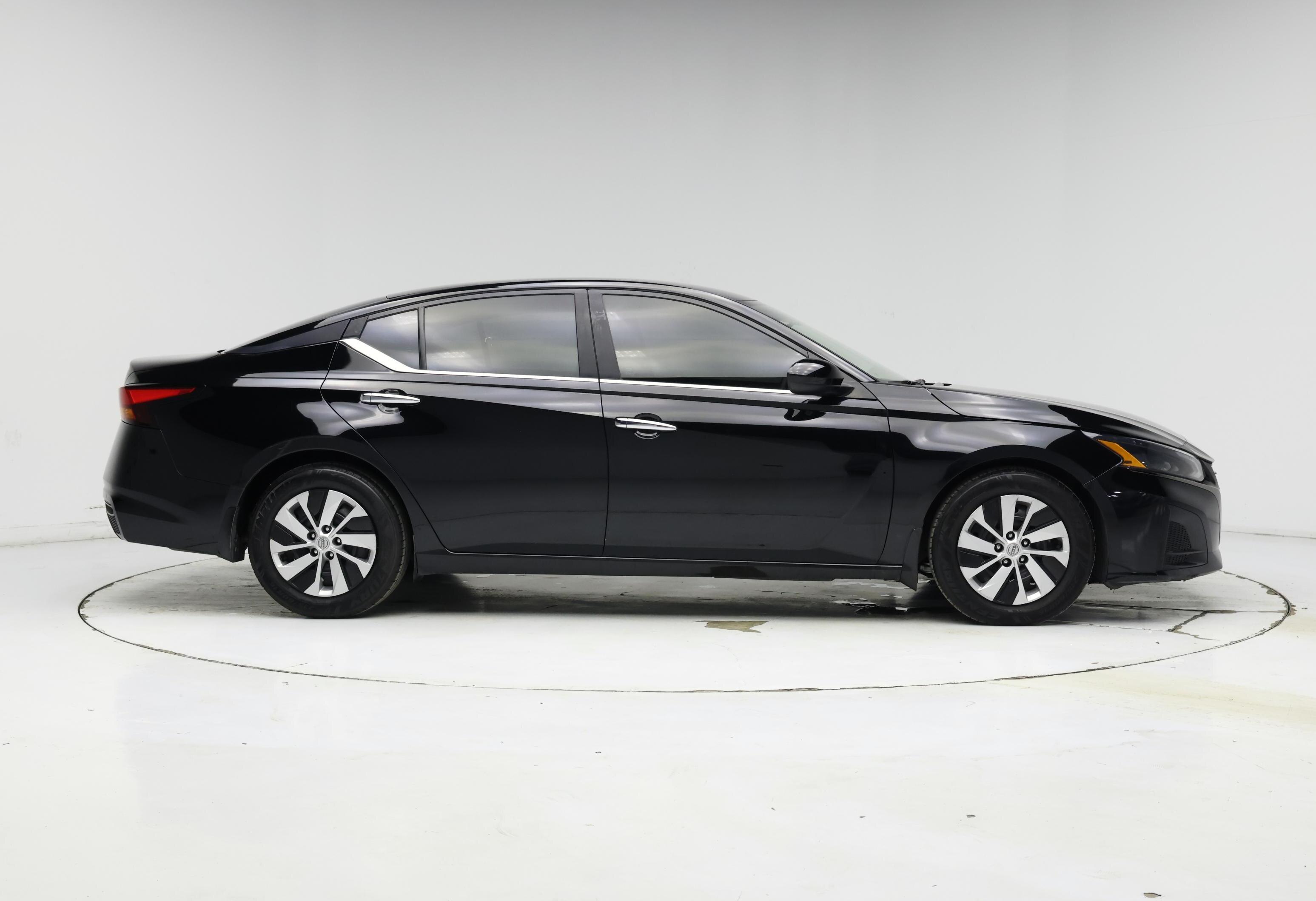 Thumbnail: 2023 Nissan Altima - 7