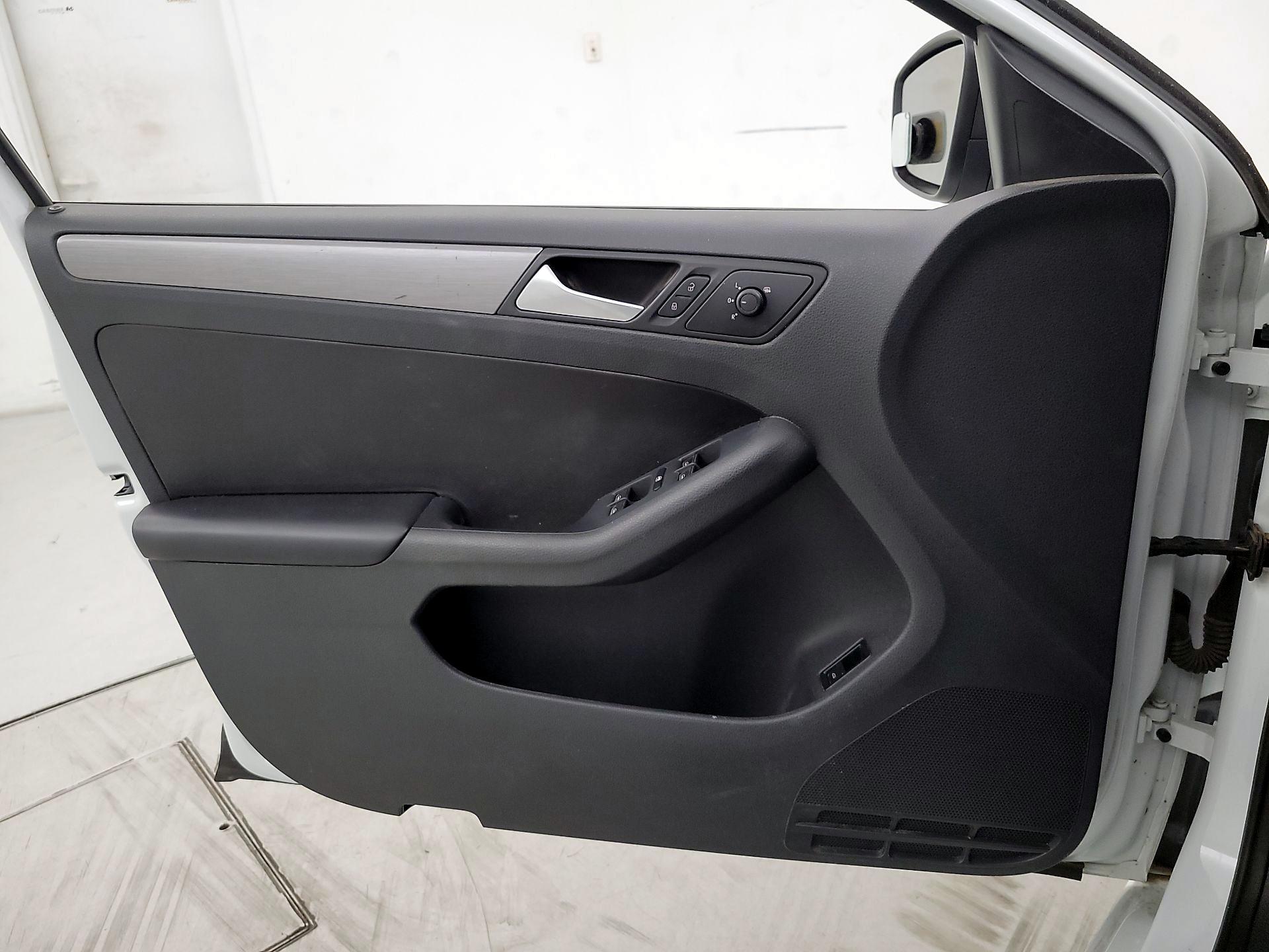 Thumbnail: 2016 Volkswagen Jetta - 12