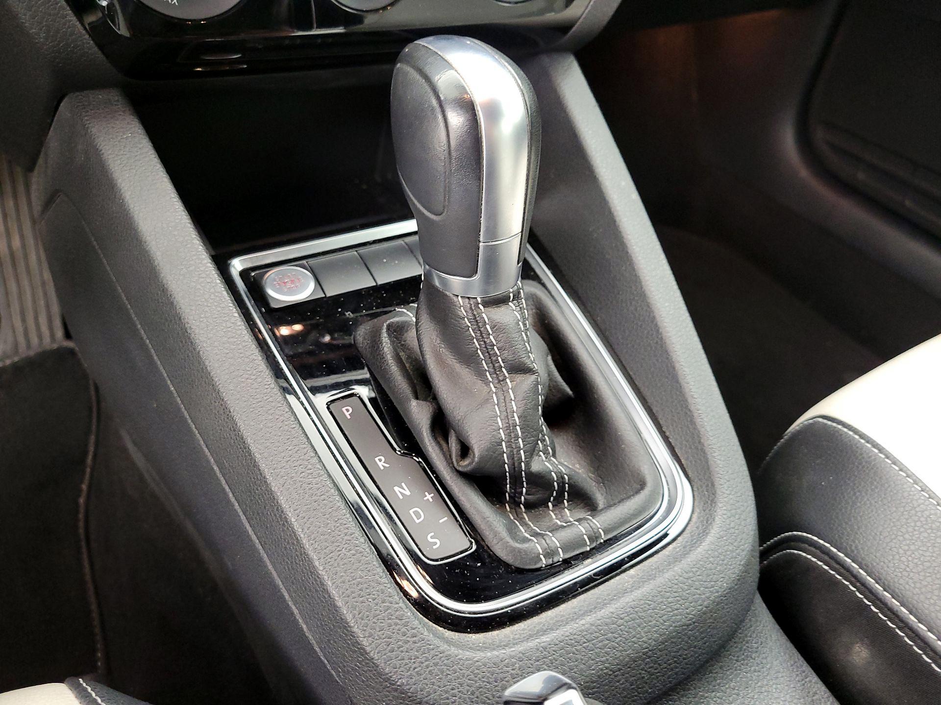 Thumbnail: 2016 Volkswagen Jetta - 18