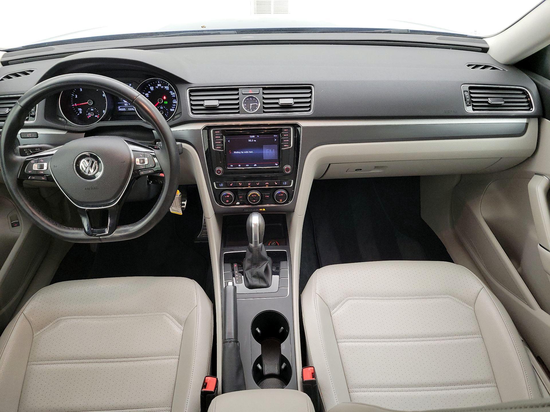 Thumbnail: 2017 Volkswagen Passat - 9