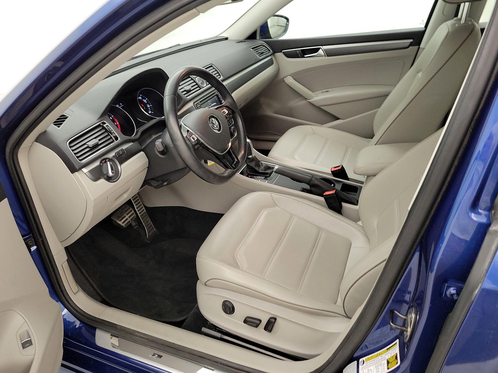 Thumbnail: 2017 Volkswagen Passat - 11