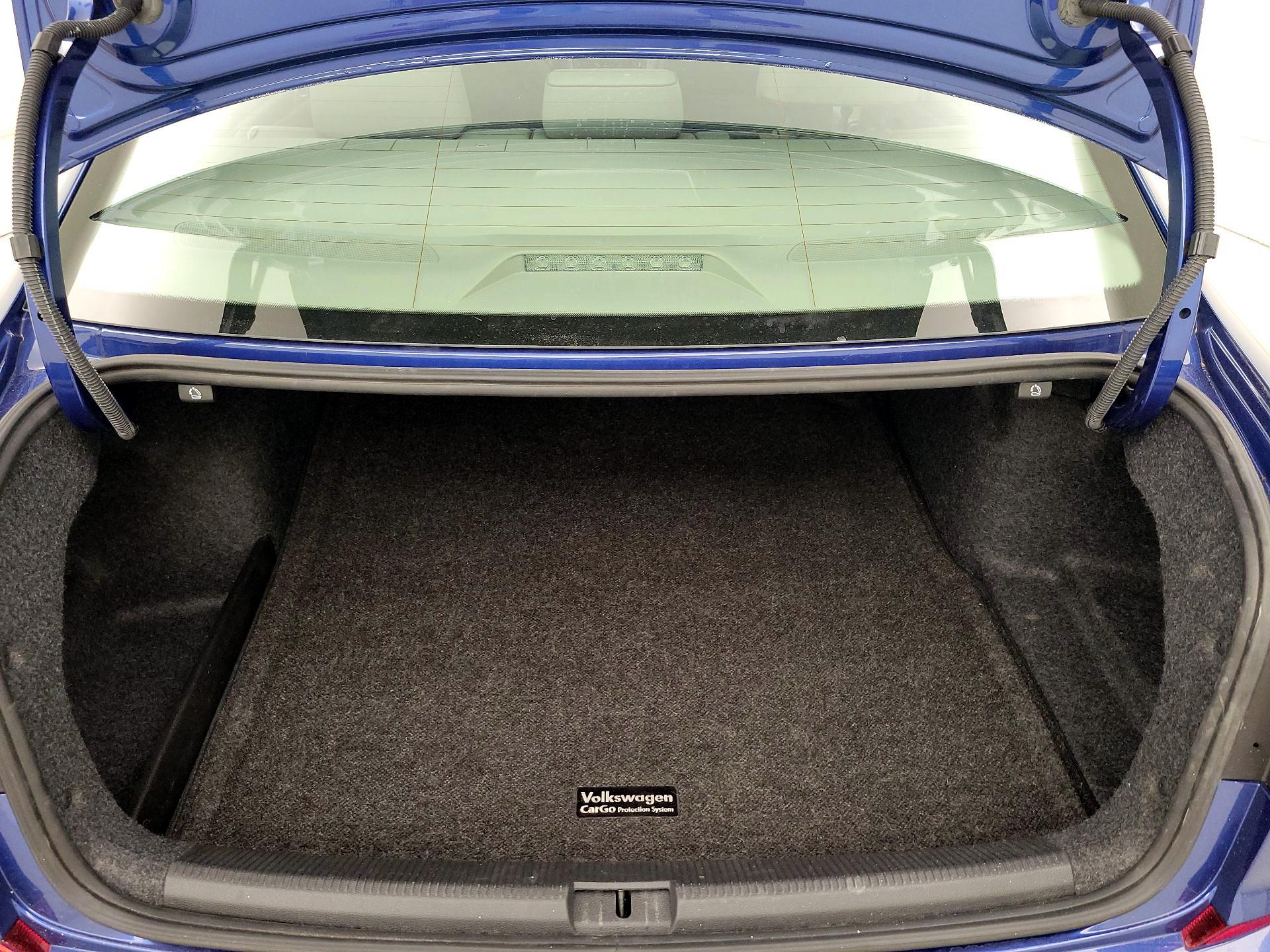 Thumbnail: 2017 Volkswagen Passat - 16