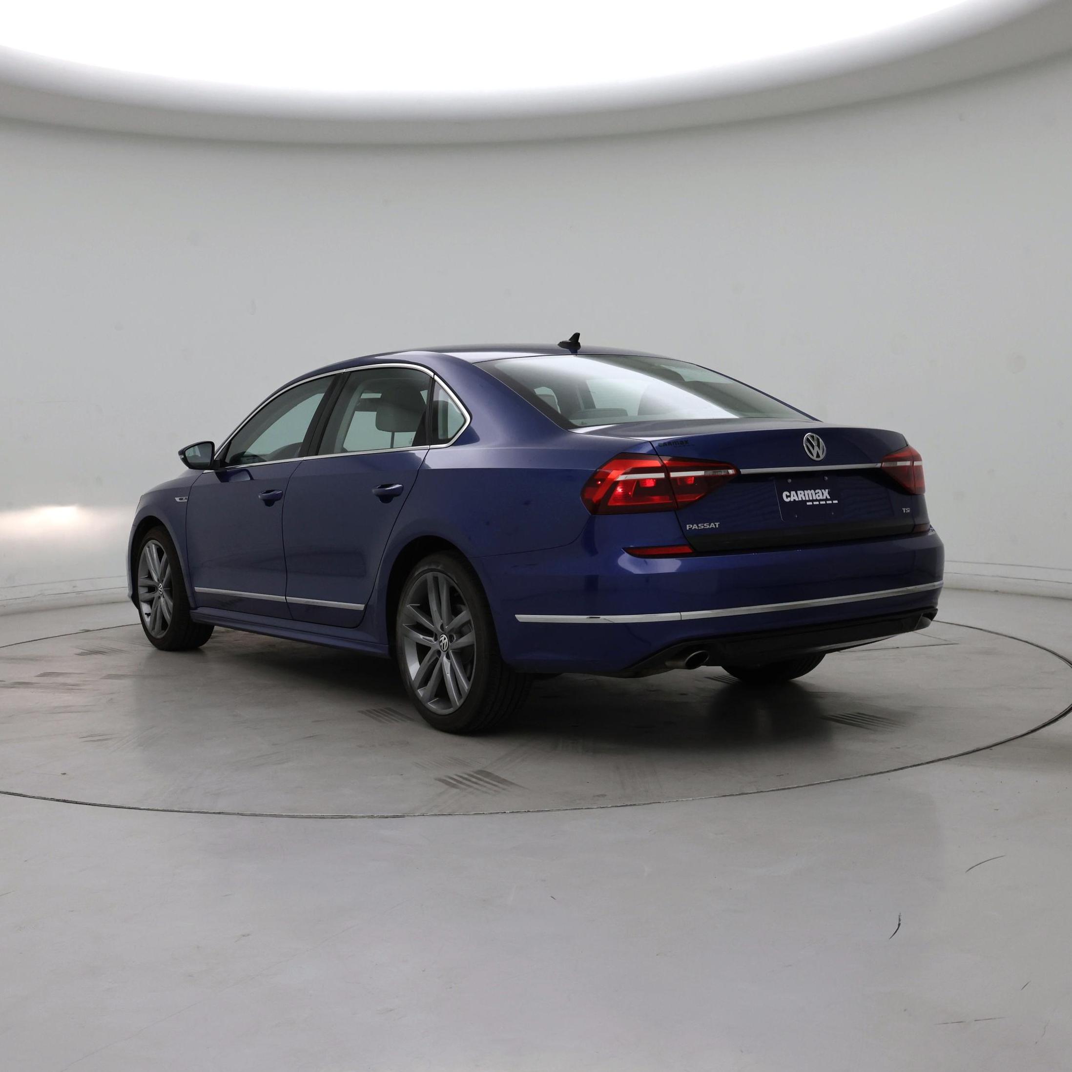 Thumbnail: 2017 Volkswagen Passat - 2