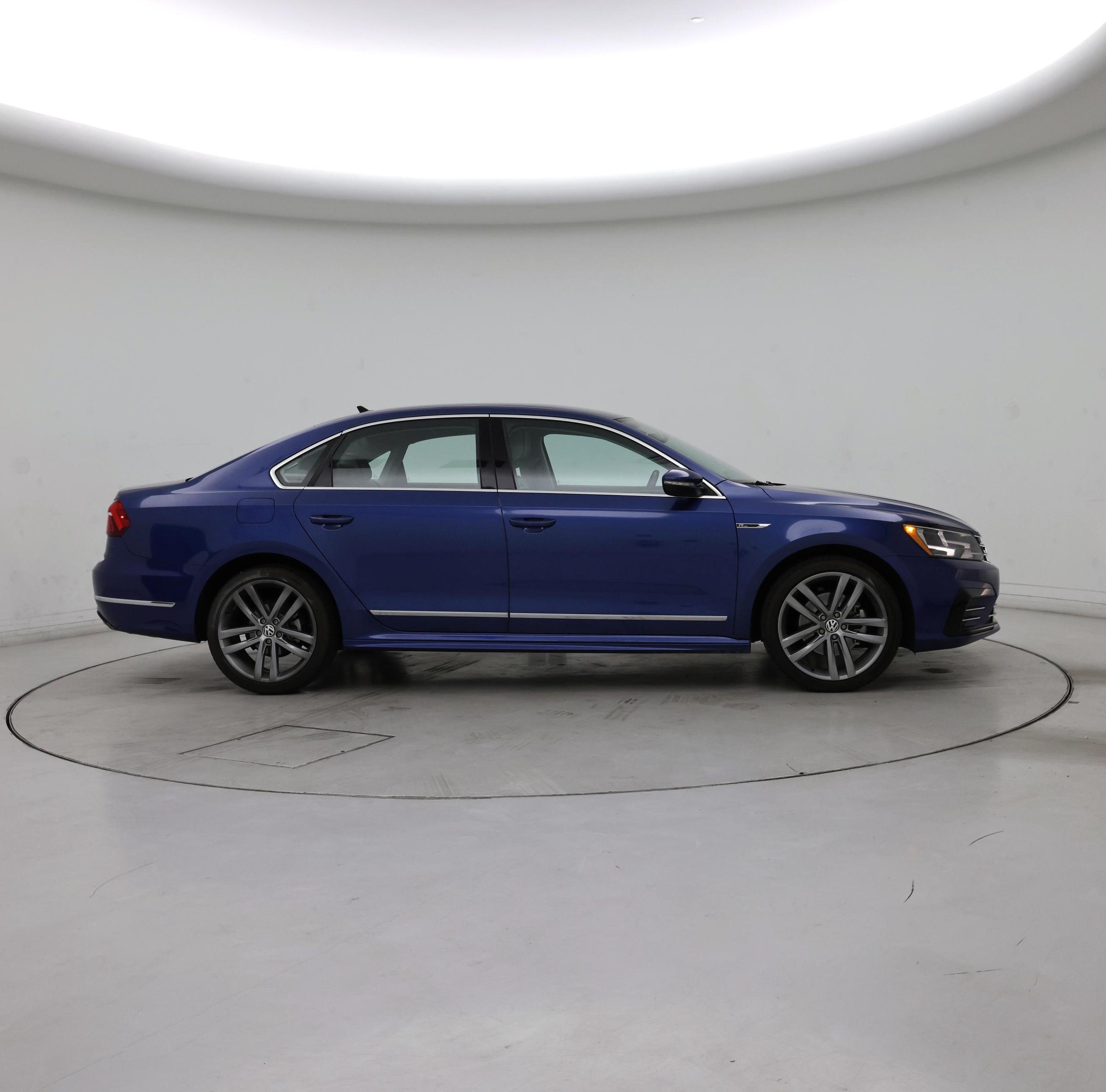Thumbnail: 2017 Volkswagen Passat - 7
