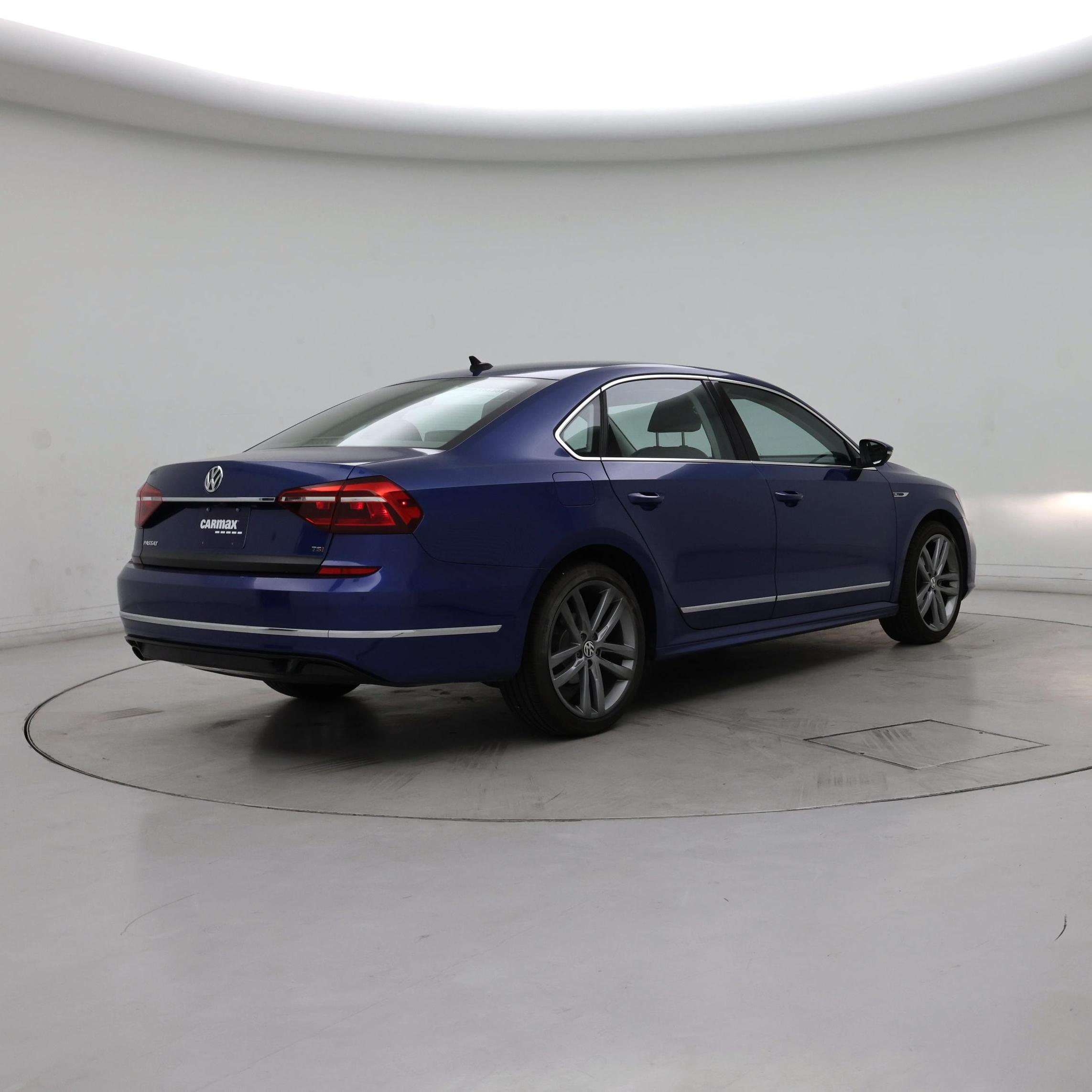 Thumbnail: 2017 Volkswagen Passat - 8
