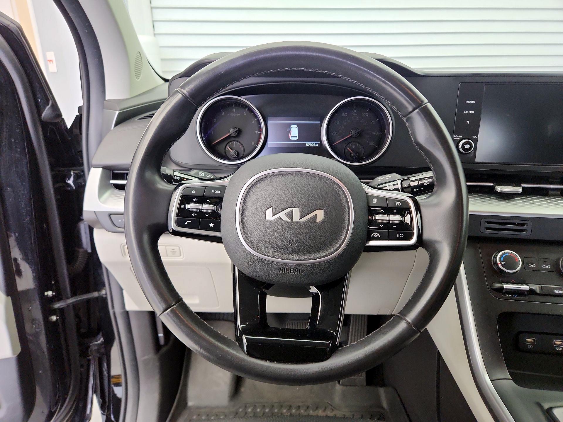 Thumbnail: 2023 Kia Carnival - 10