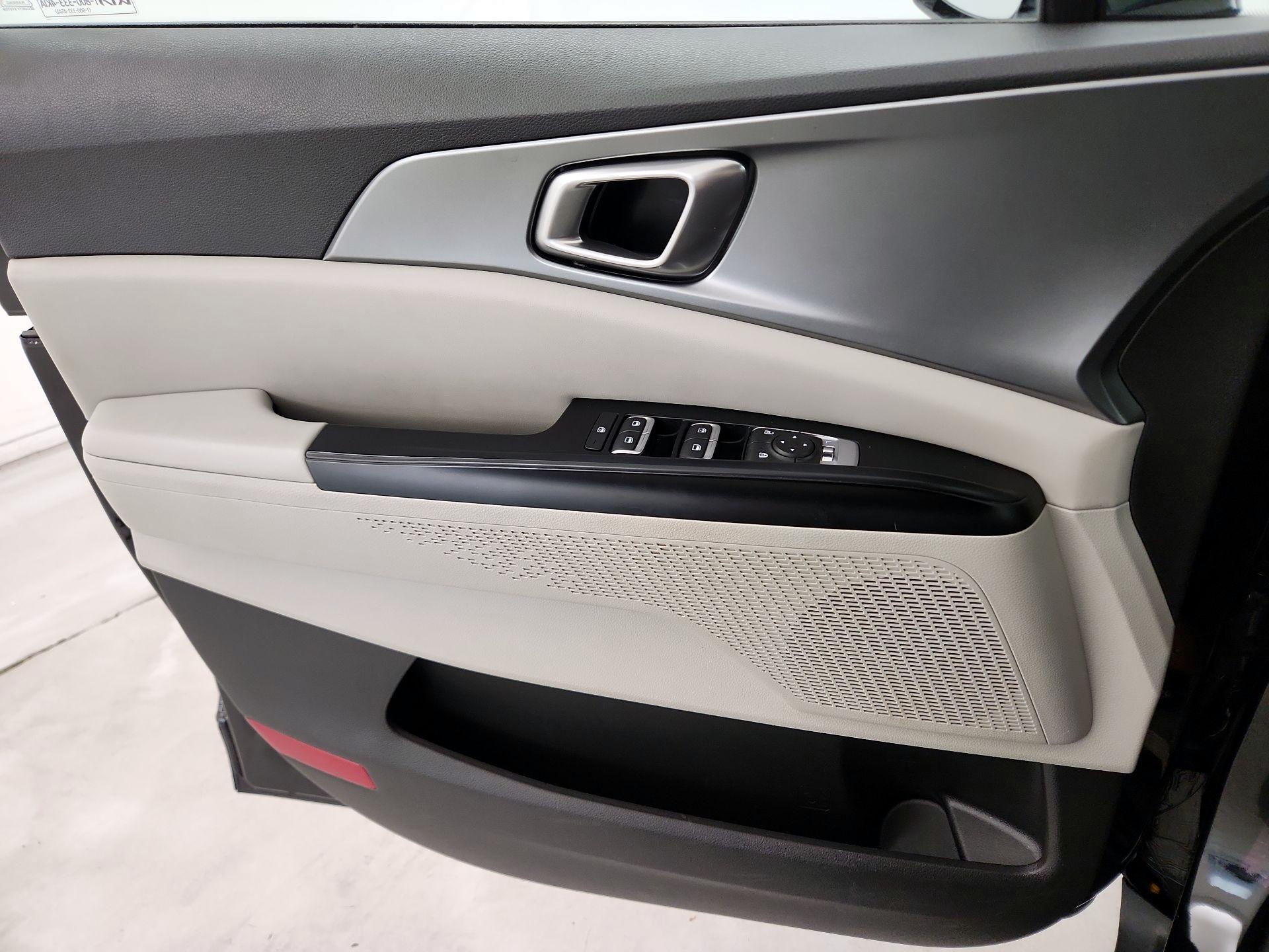 Thumbnail: 2023 Kia Carnival - 12