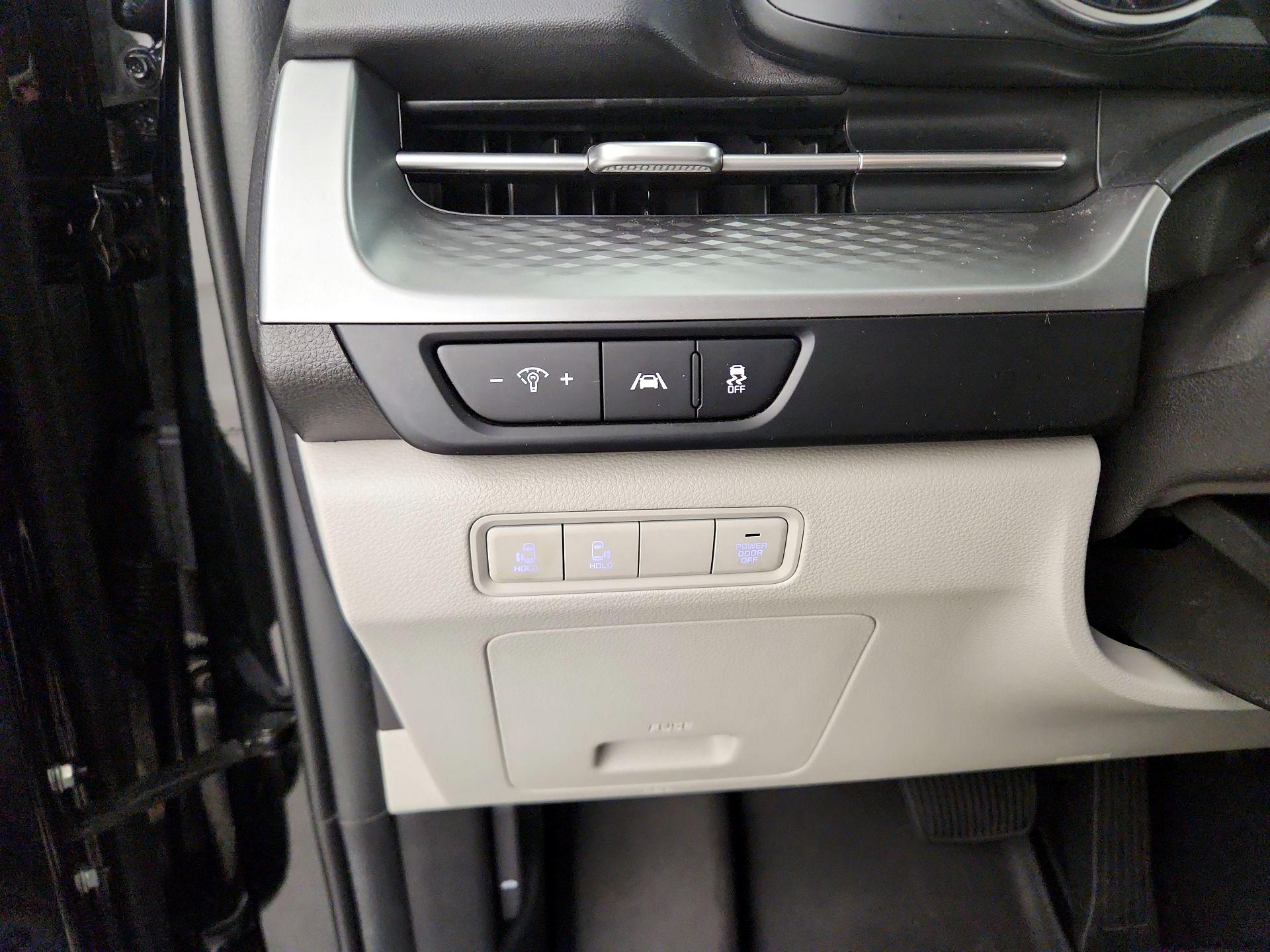 Thumbnail: 2023 Kia Carnival - 13