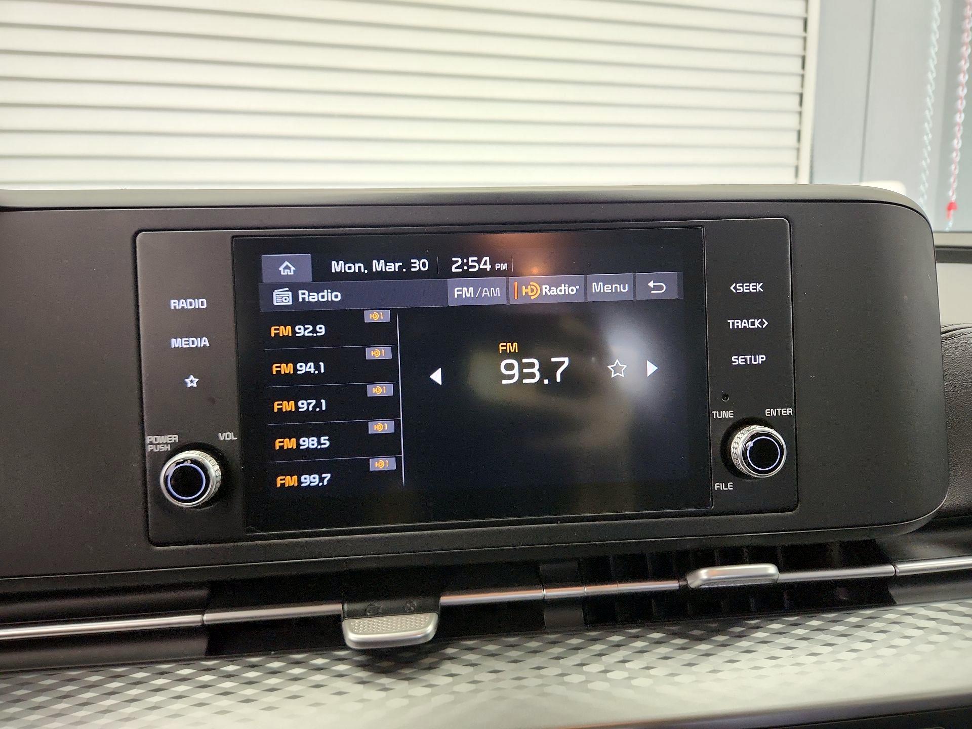 Thumbnail: 2023 Kia Carnival - 15