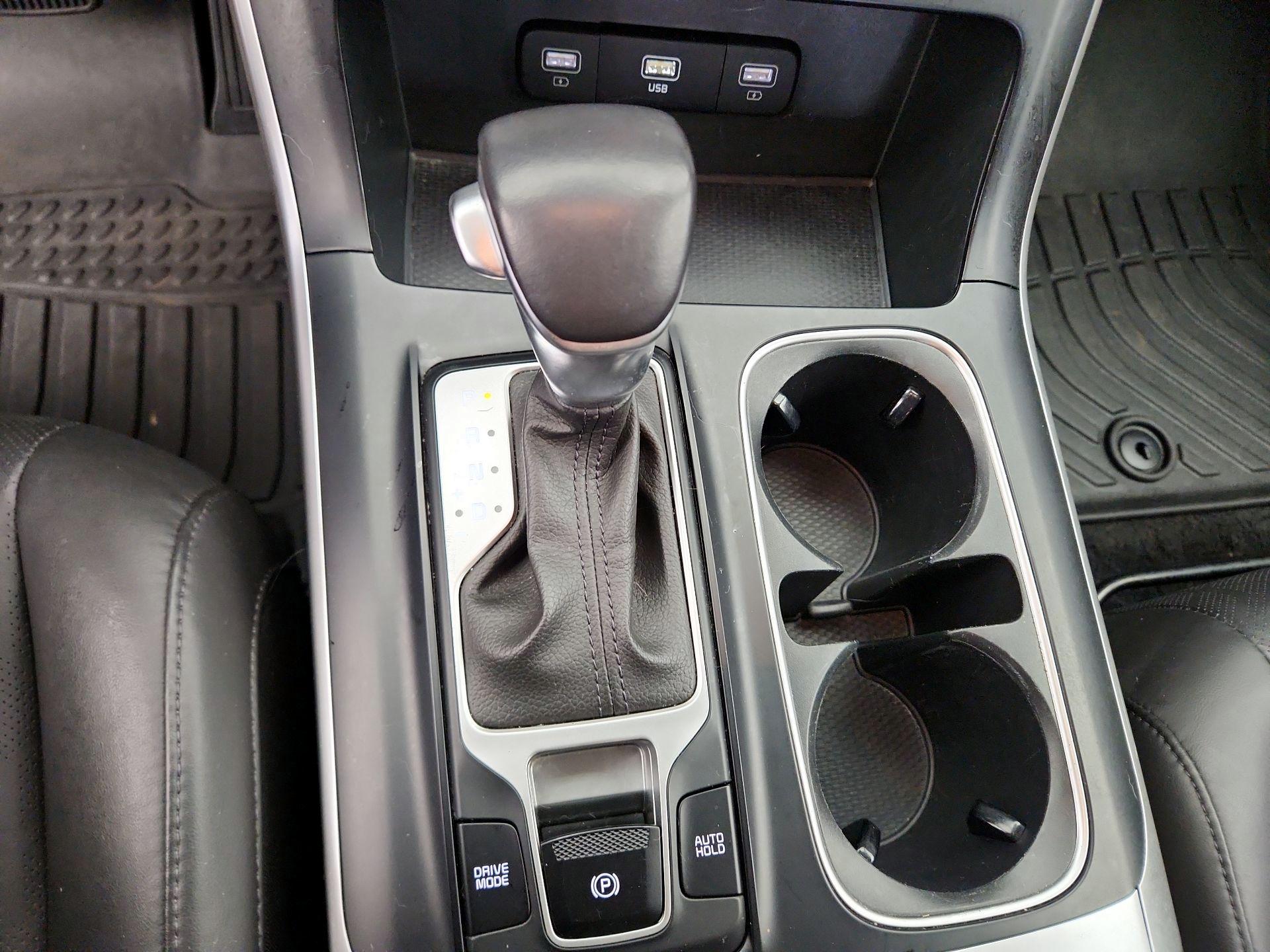 Thumbnail: 2023 Kia Carnival - 17