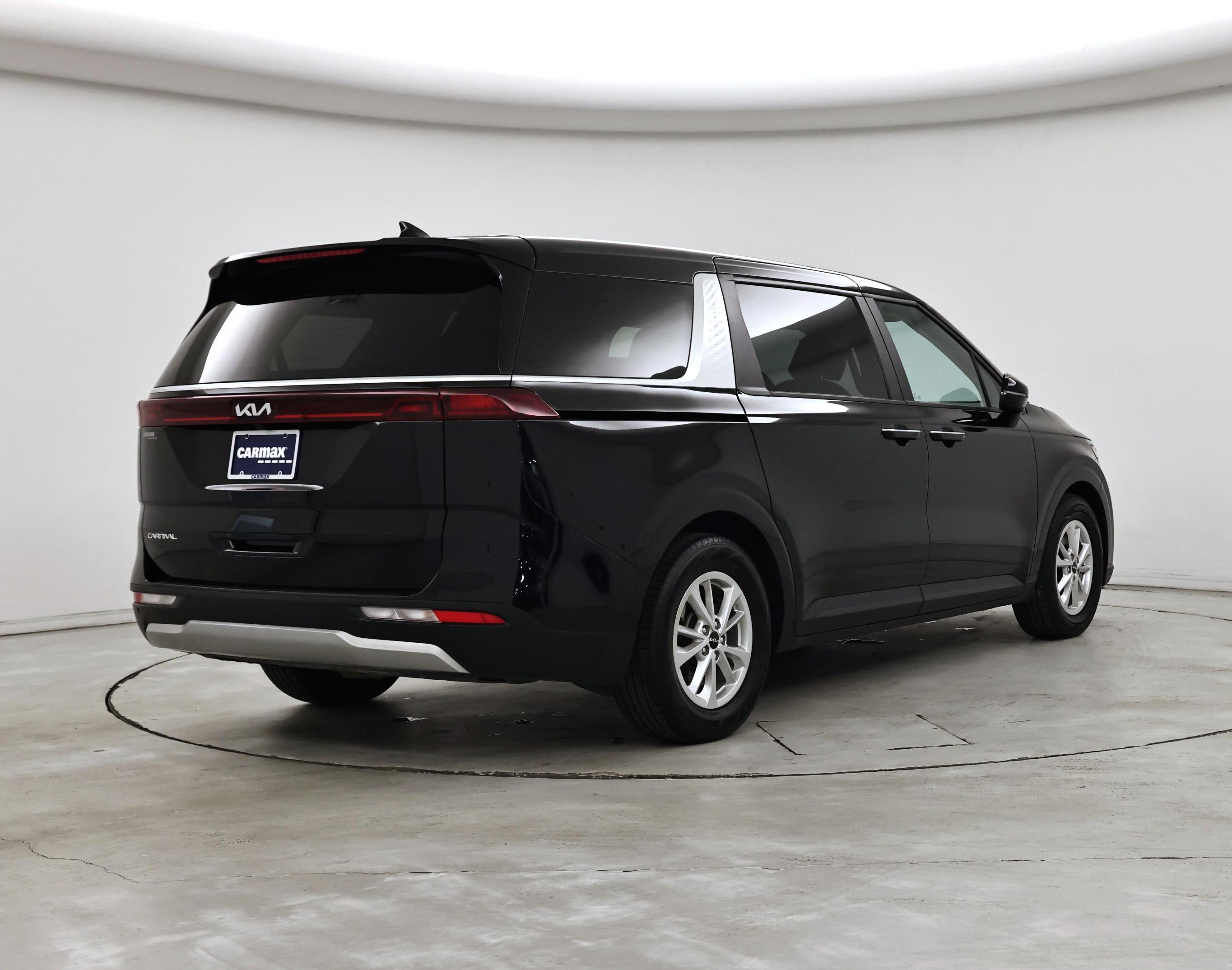Thumbnail: 2023 Kia Carnival - 8