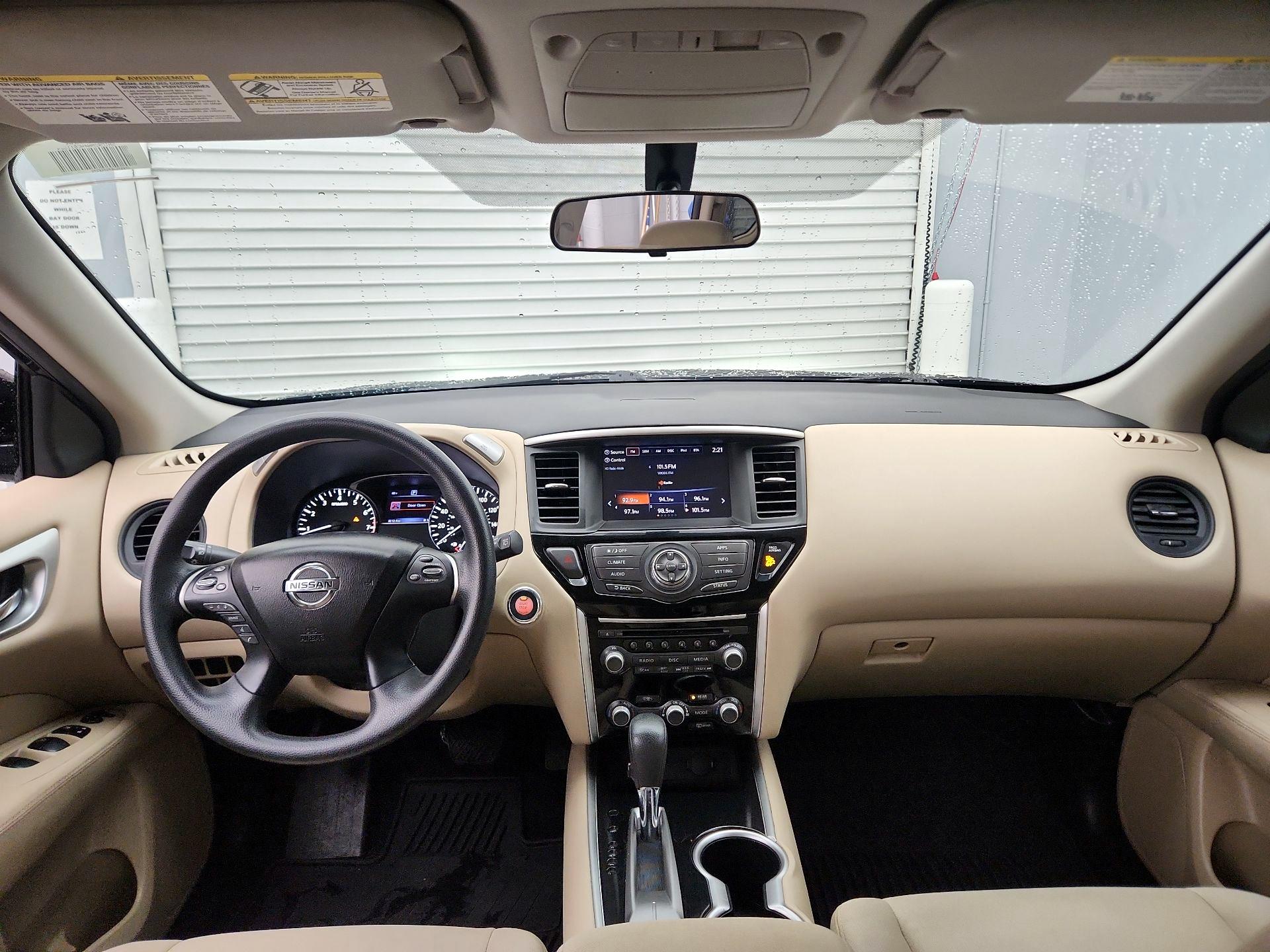 Thumbnail: 2017 Nissan Pathfinder - 9