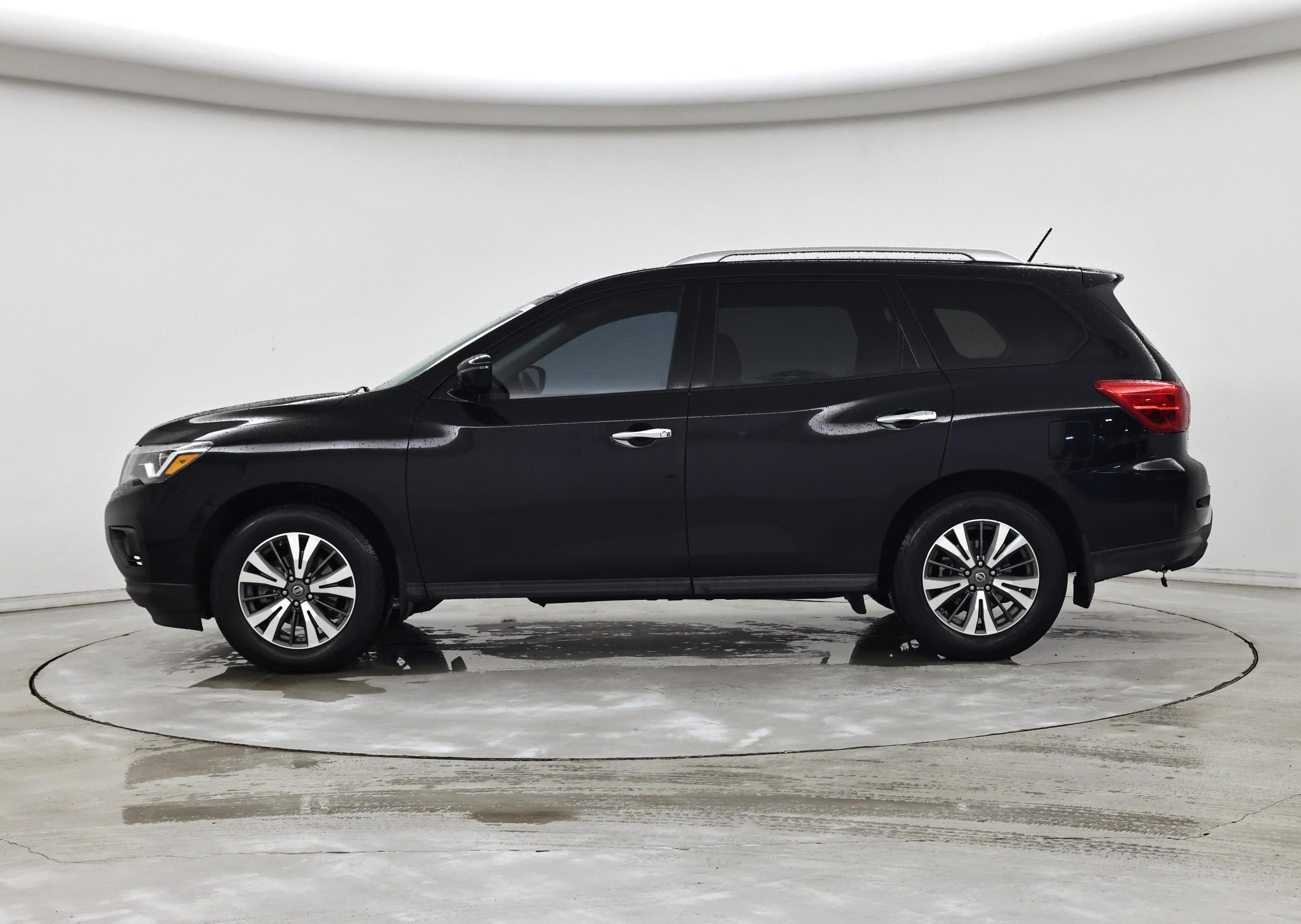 Thumbnail: 2017 Nissan Pathfinder - 3