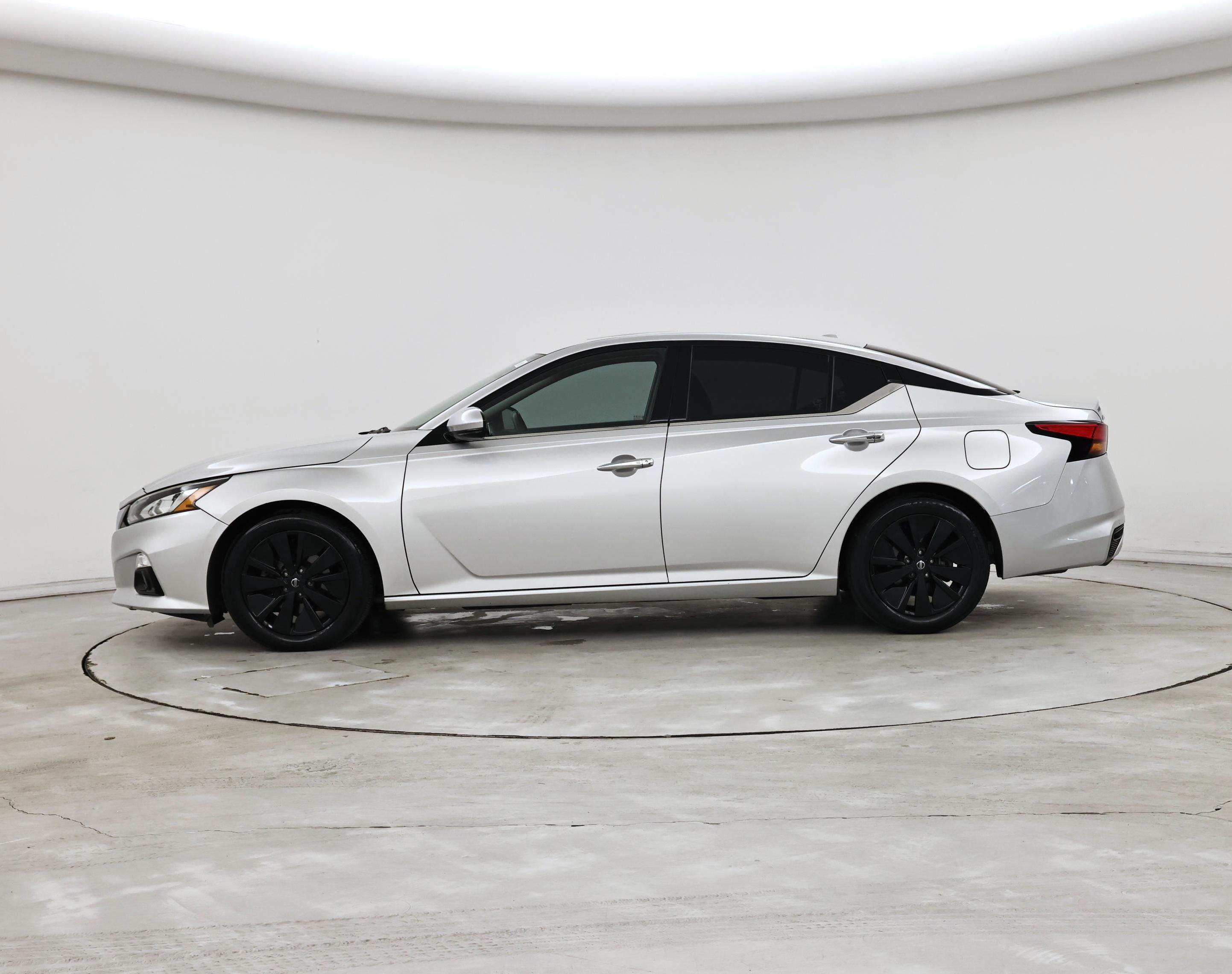 Thumbnail: 2020 Nissan Altima - 3