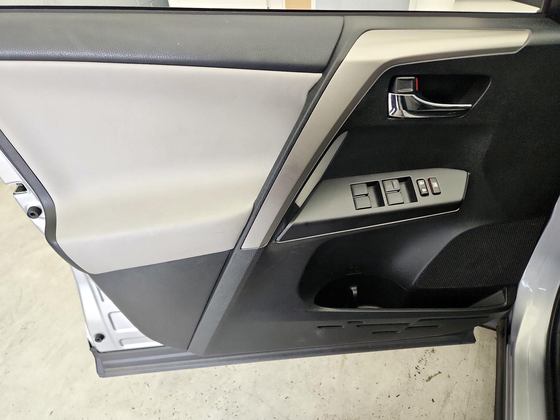 Thumbnail: 2017 Toyota RAV4 - 12