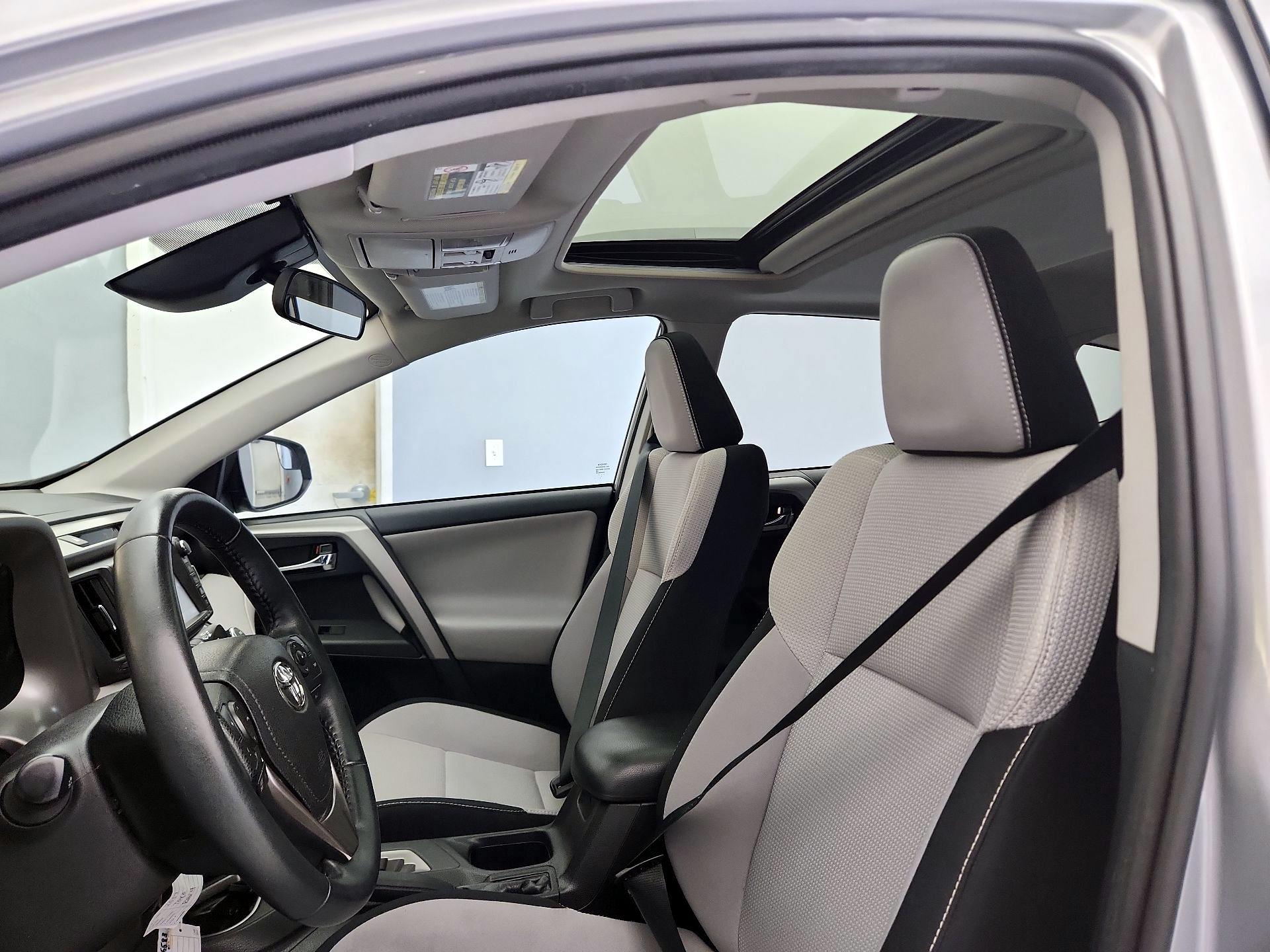 Thumbnail: 2017 Toyota RAV4 - 19