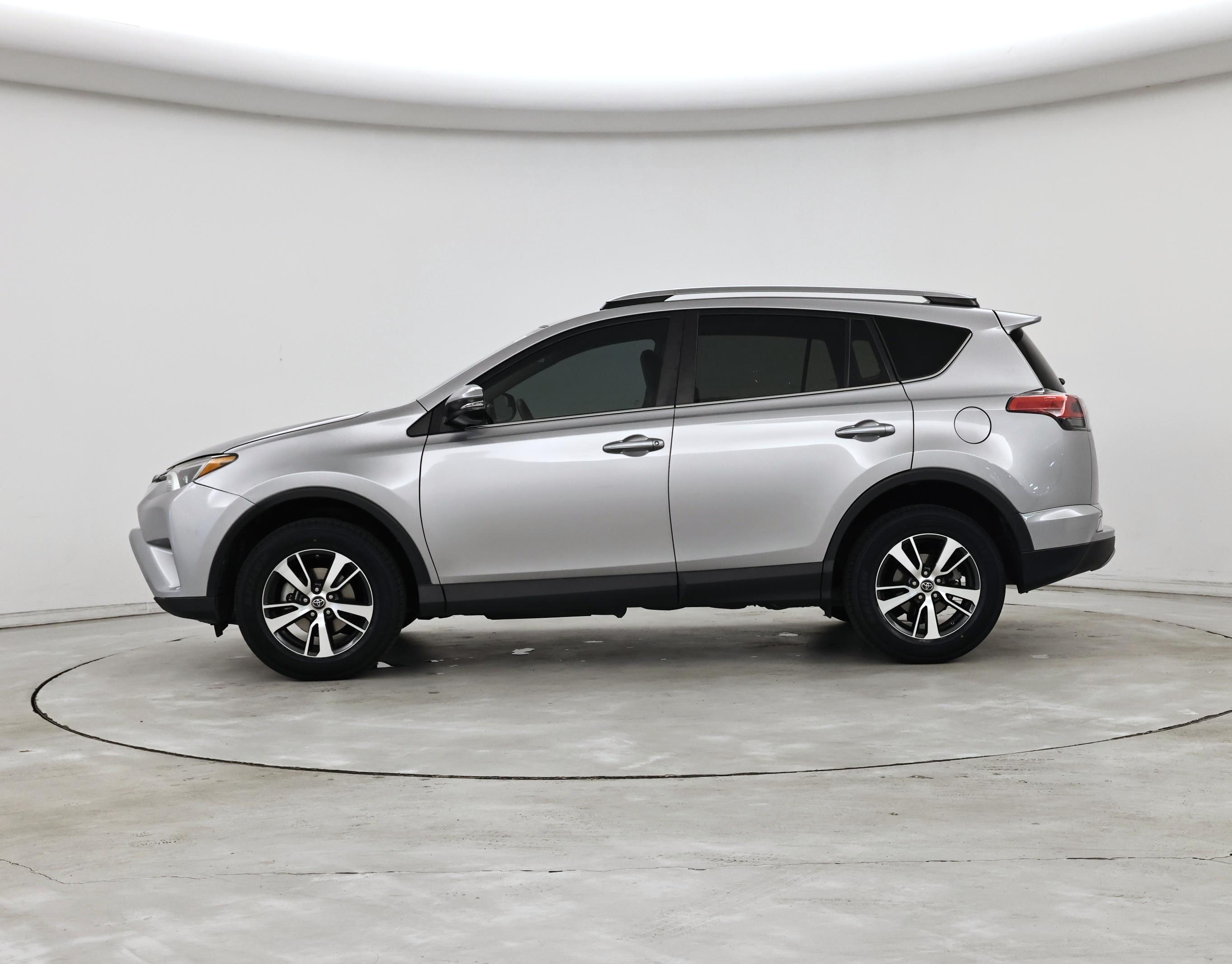 Thumbnail: 2017 Toyota RAV4 - 3