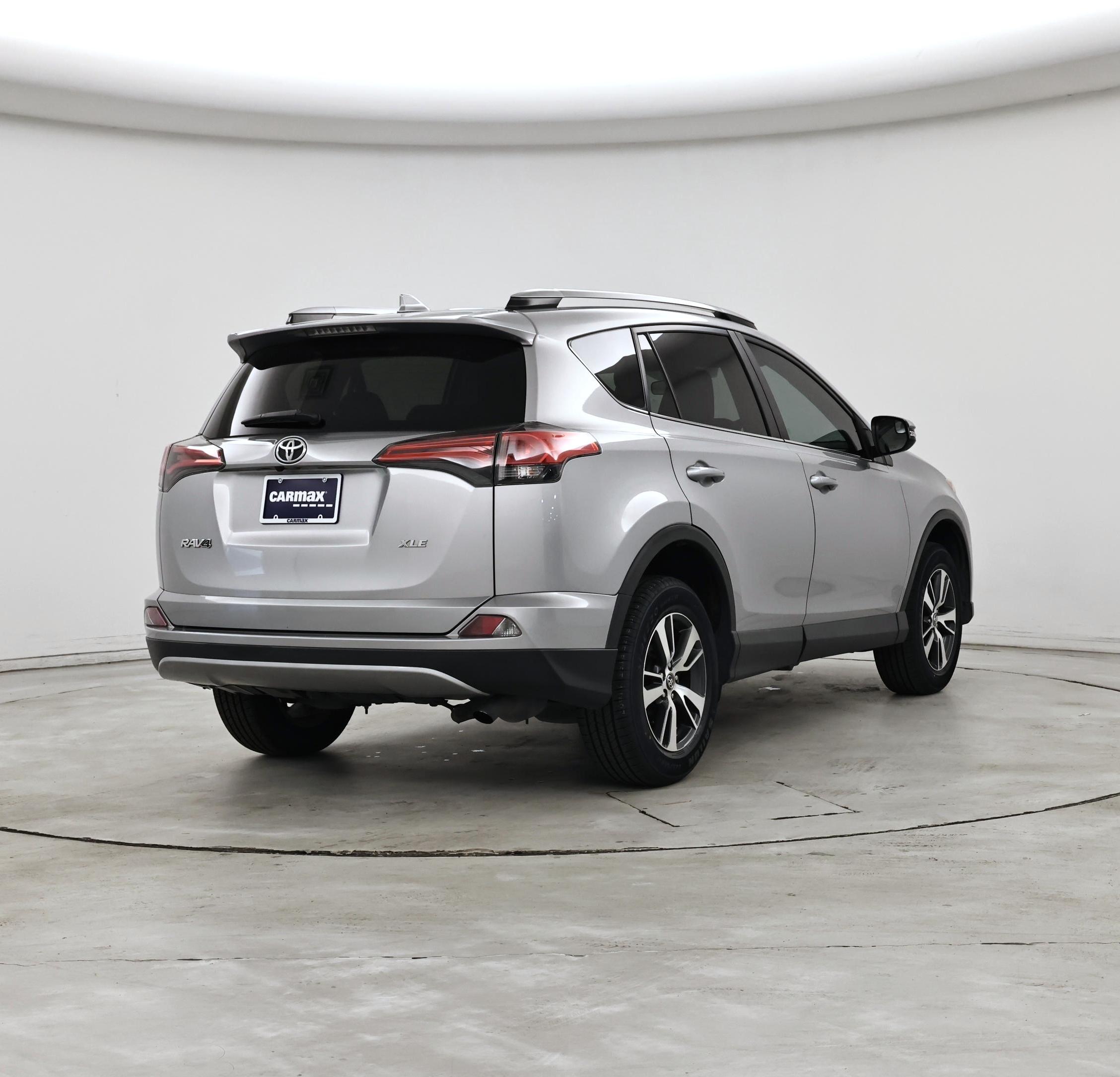 Thumbnail: 2017 Toyota RAV4 - 8