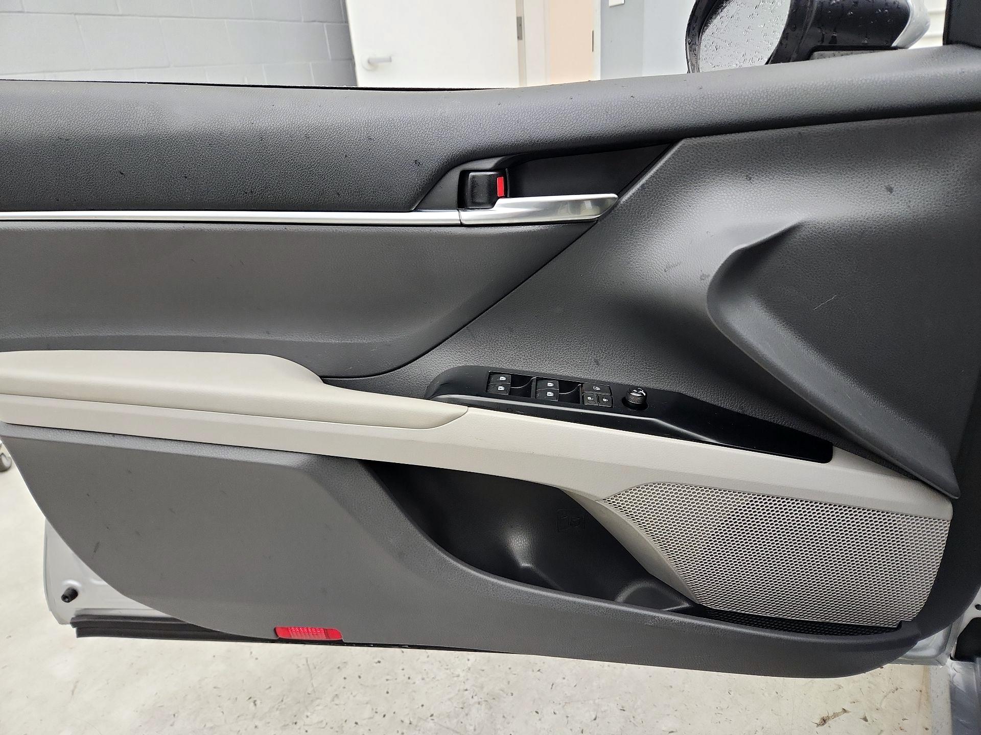 Thumbnail: 2020 Toyota Camry - 12