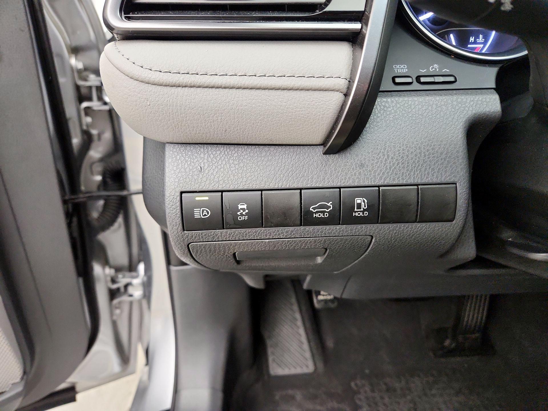 Thumbnail: 2020 Toyota Camry - 13