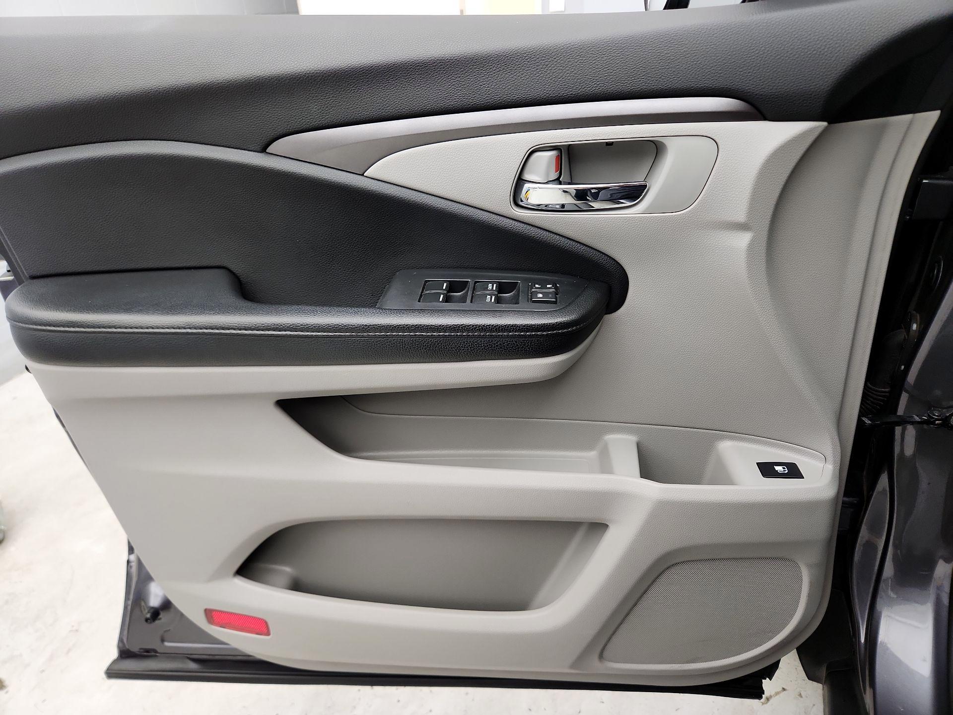 Thumbnail: 2016 Honda Pilot - 12