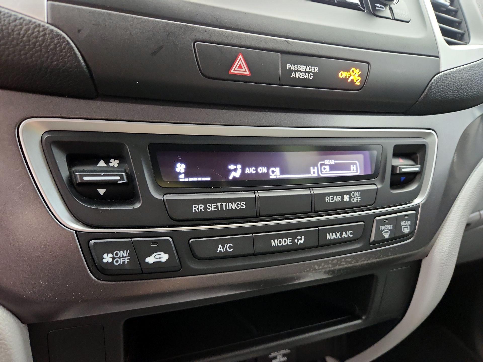 Thumbnail: 2016 Honda Pilot - 16