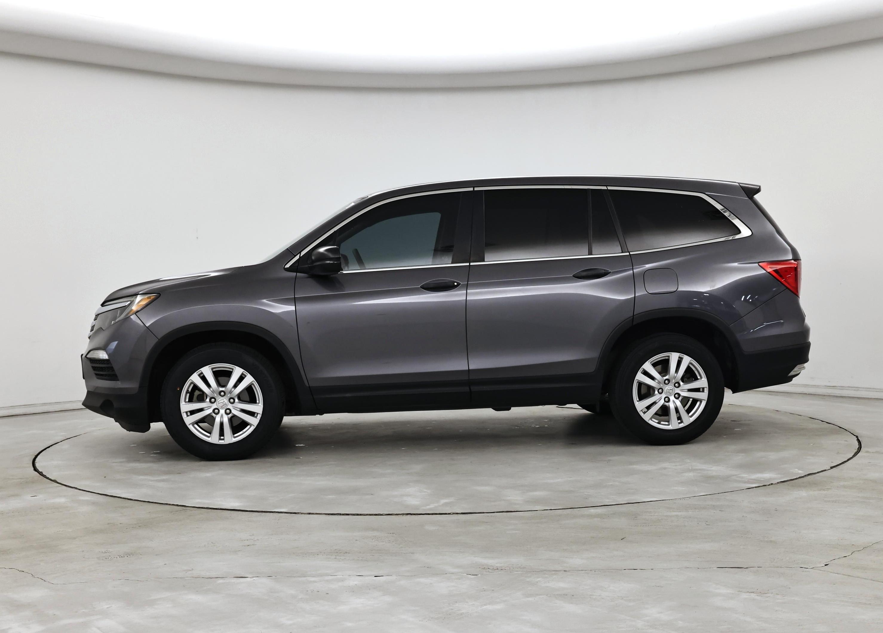 Thumbnail: 2016 Honda Pilot - 3