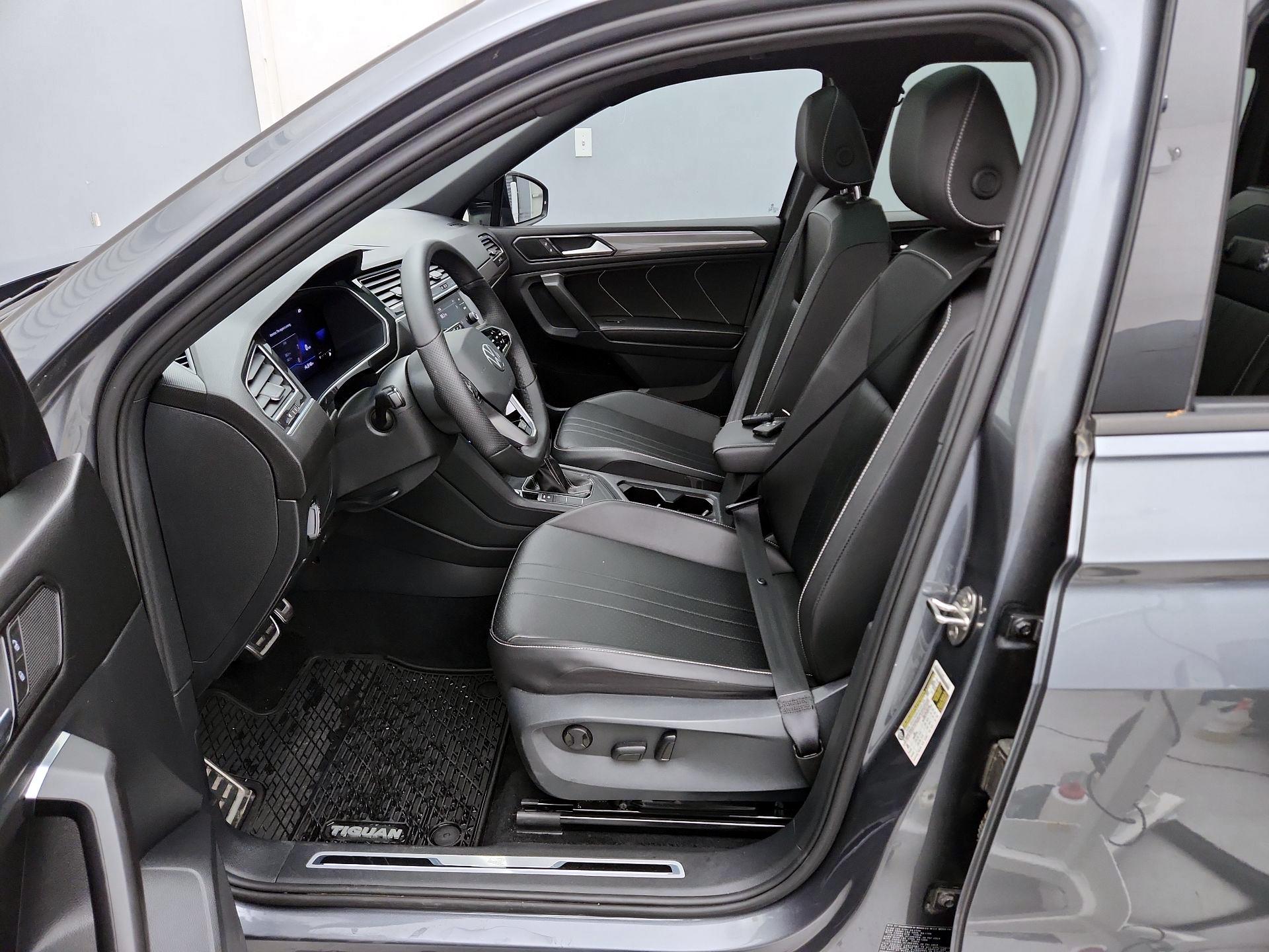 Thumbnail: 2022 Volkswagen Tiguan - 11
