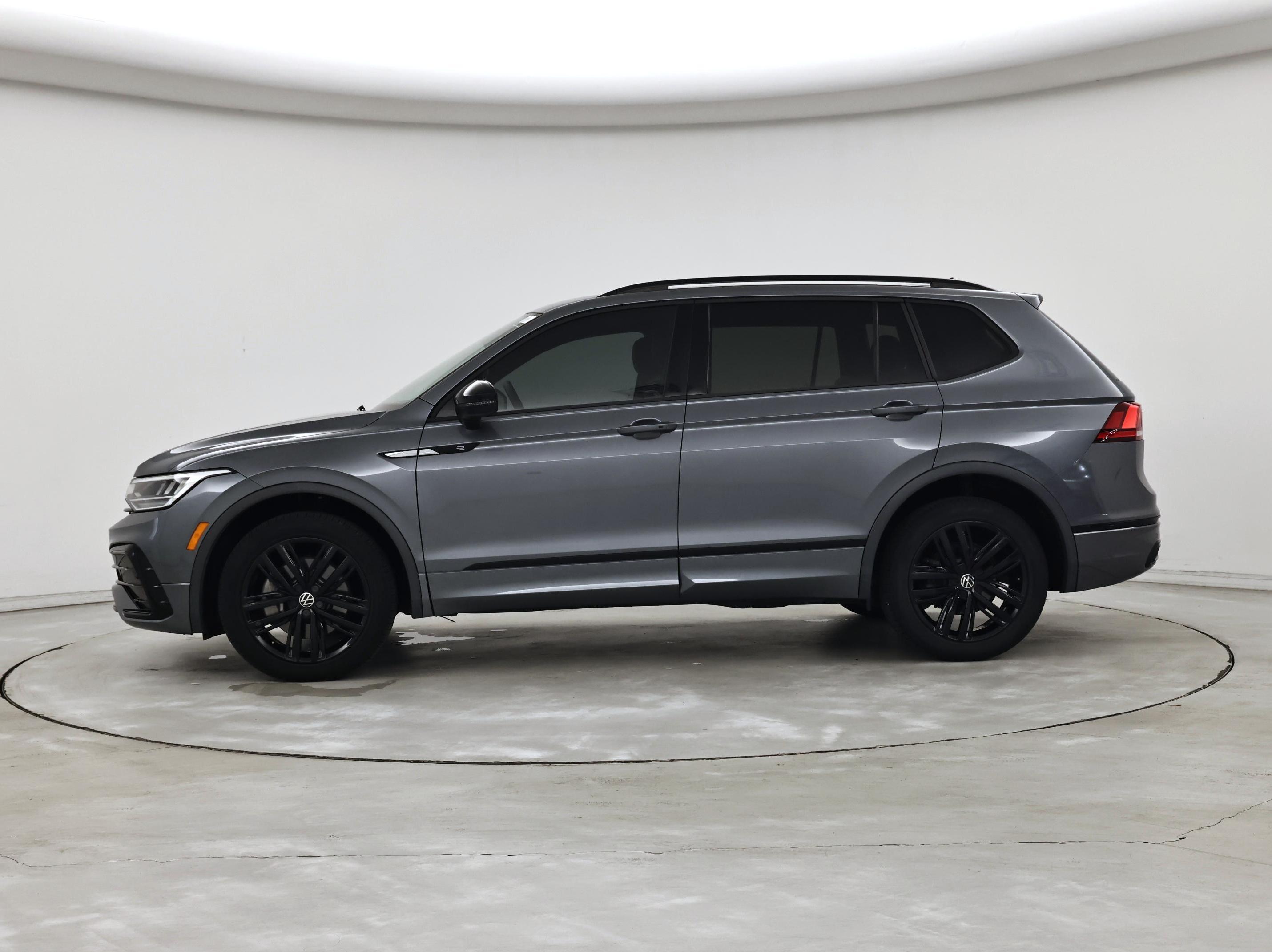 Thumbnail: 2022 Volkswagen Tiguan - 3