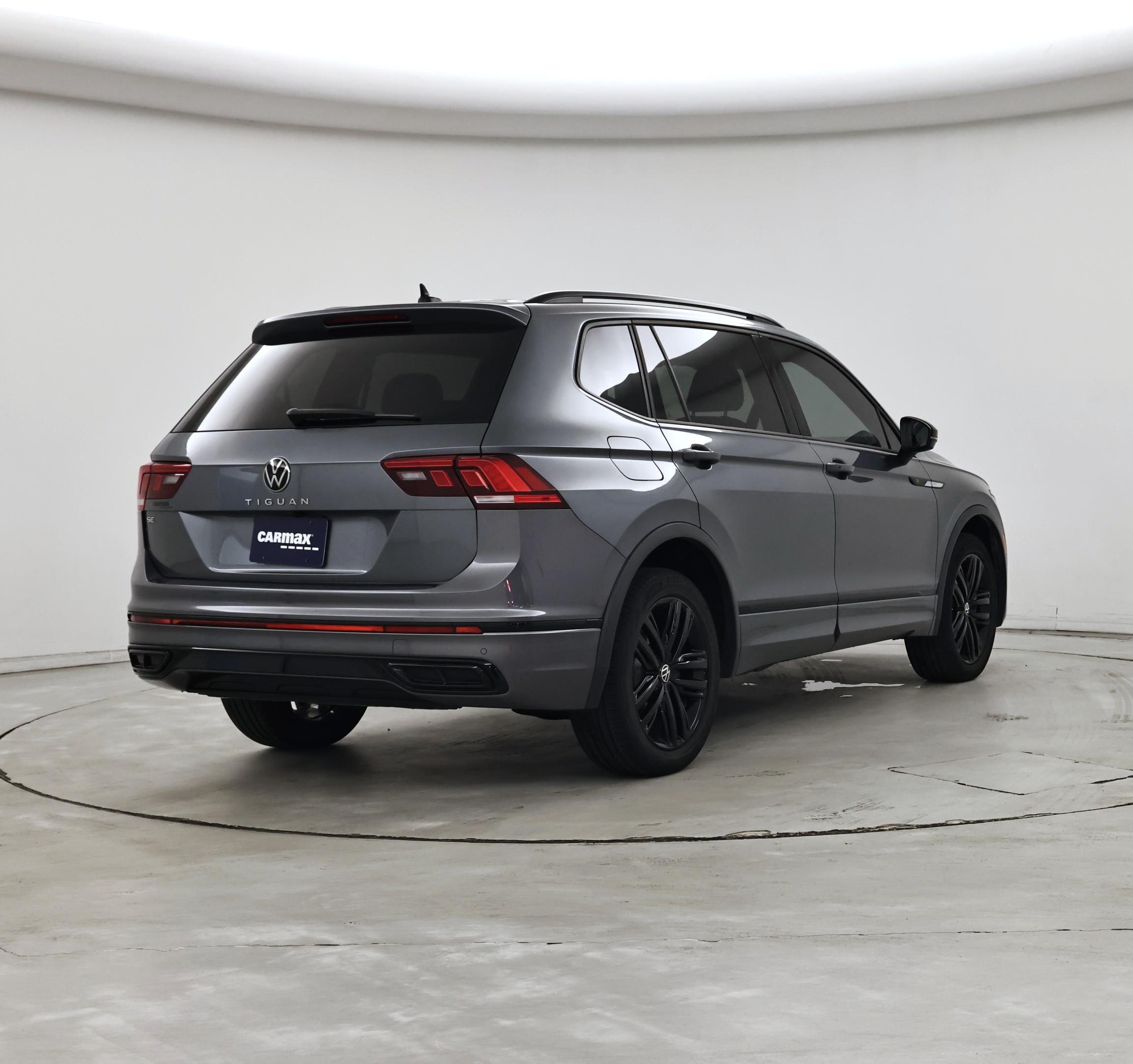 Thumbnail: 2022 Volkswagen Tiguan - 8