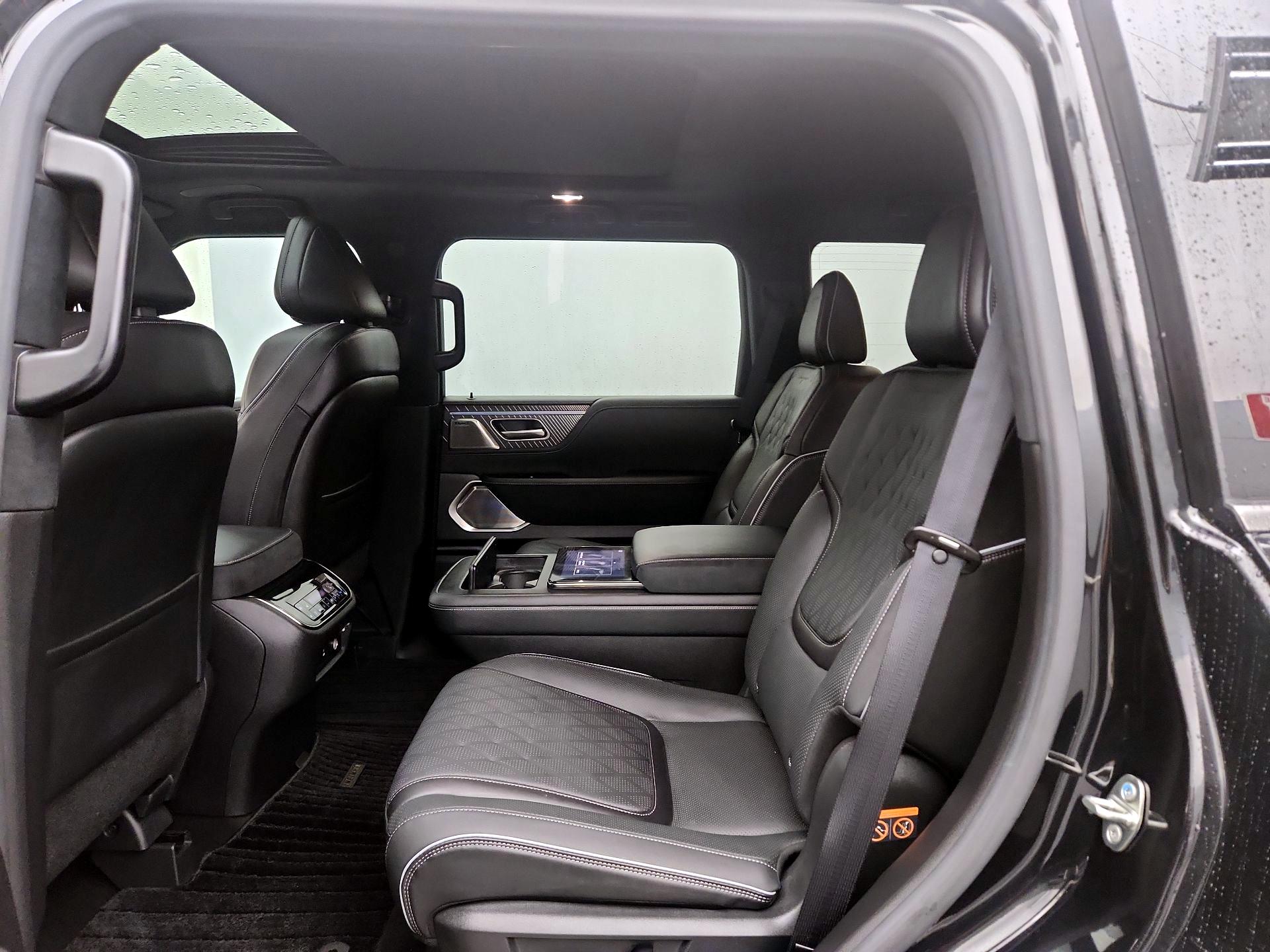 Thumbnail: 2025 INFINITI QX80 - 20