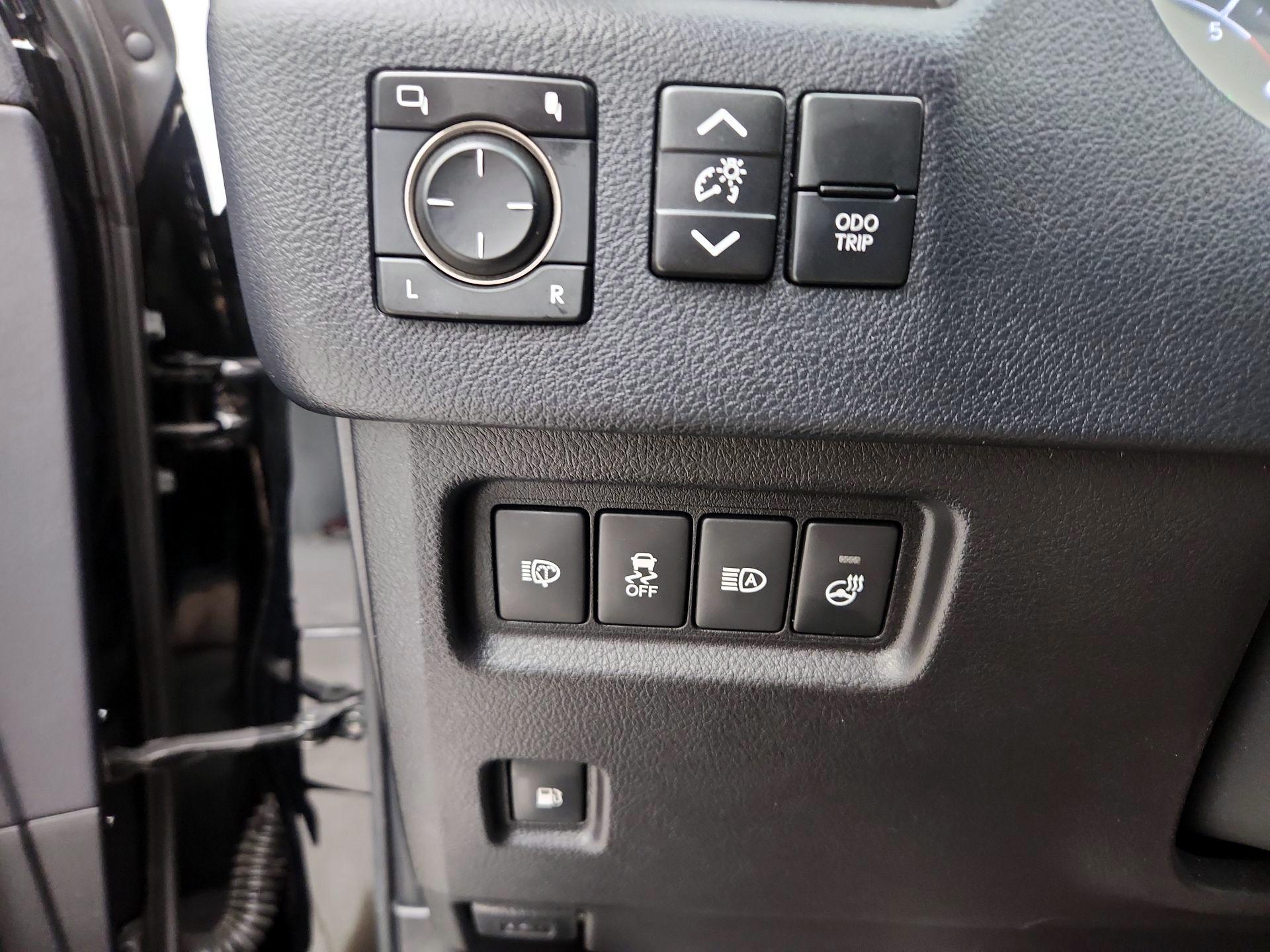 Thumbnail: 2021 Lexus GX - 13