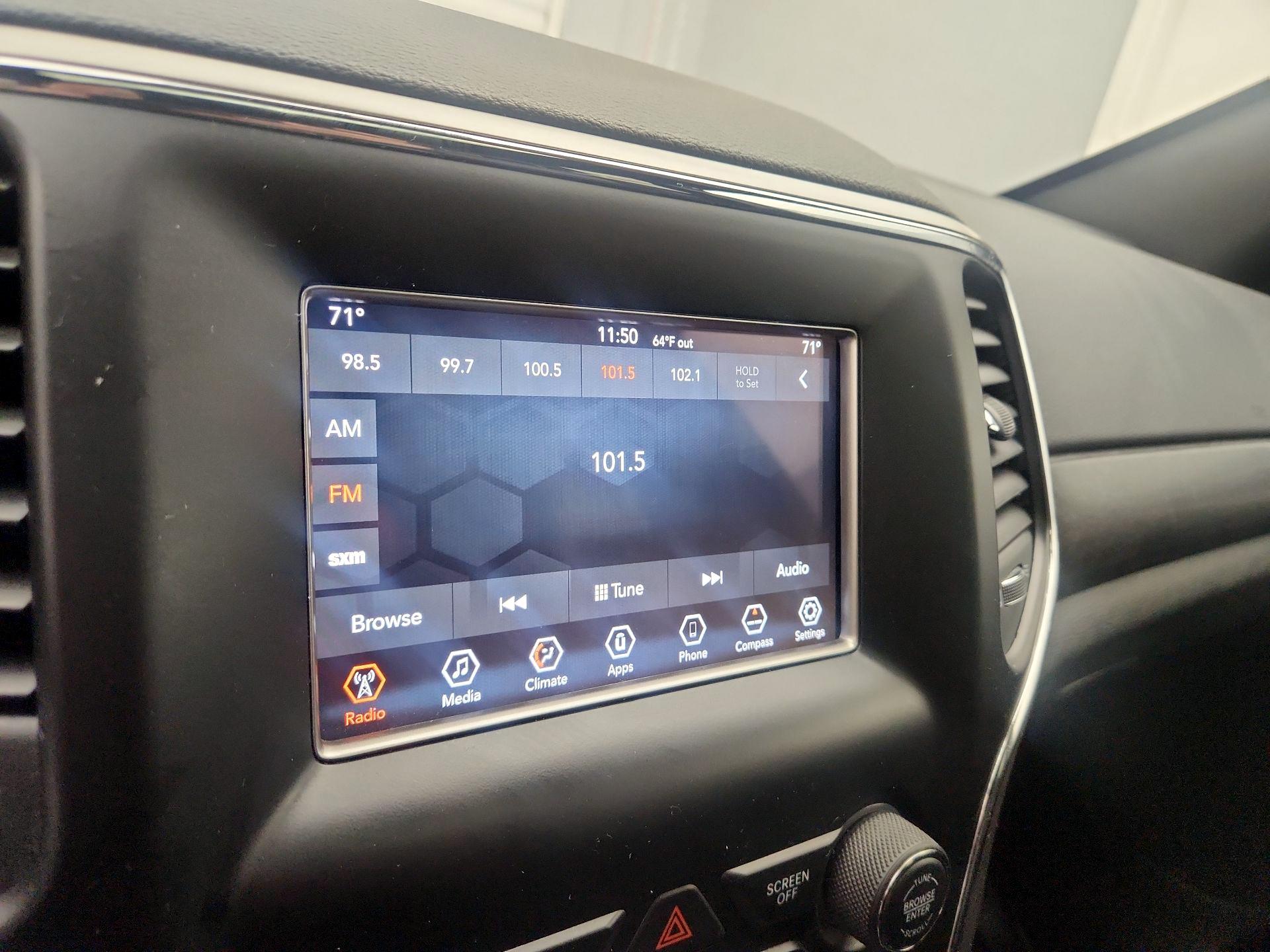 Thumbnail: 2018 Jeep Grand Cherokee - 15