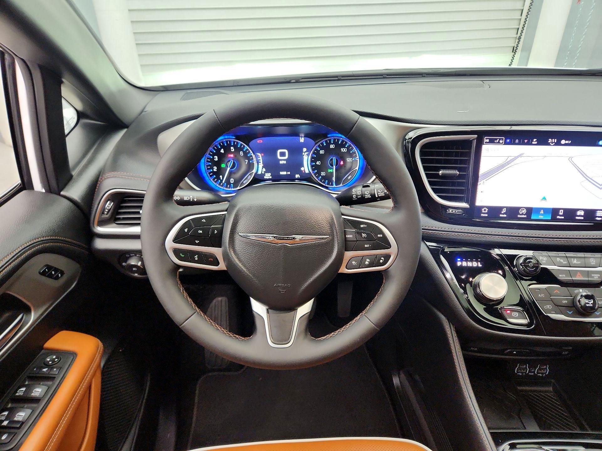 Thumbnail: 2025 Chrysler Pacifica - 10