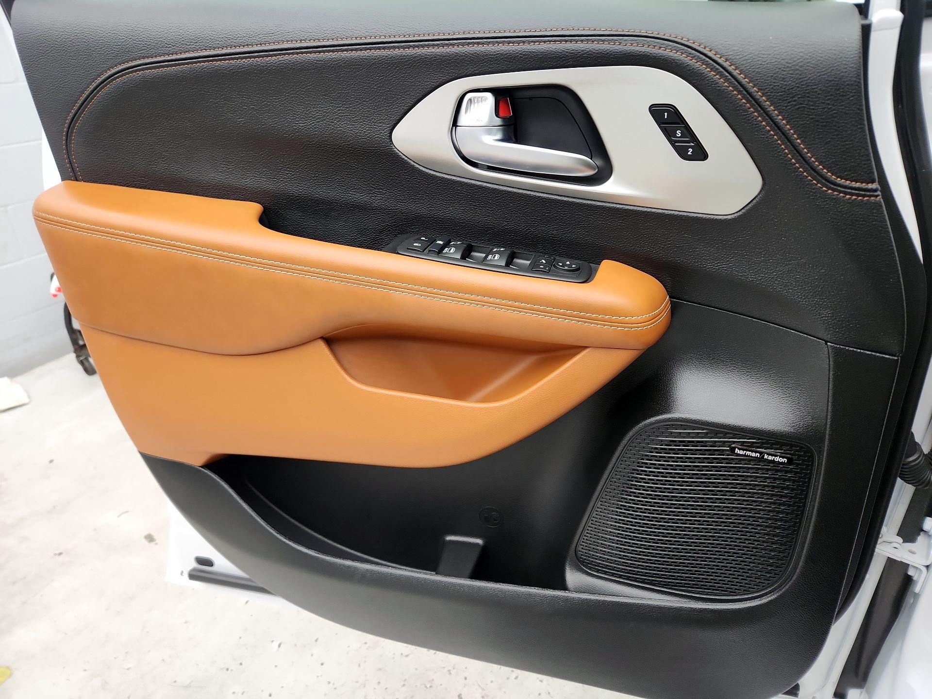 Thumbnail: 2025 Chrysler Pacifica - 12