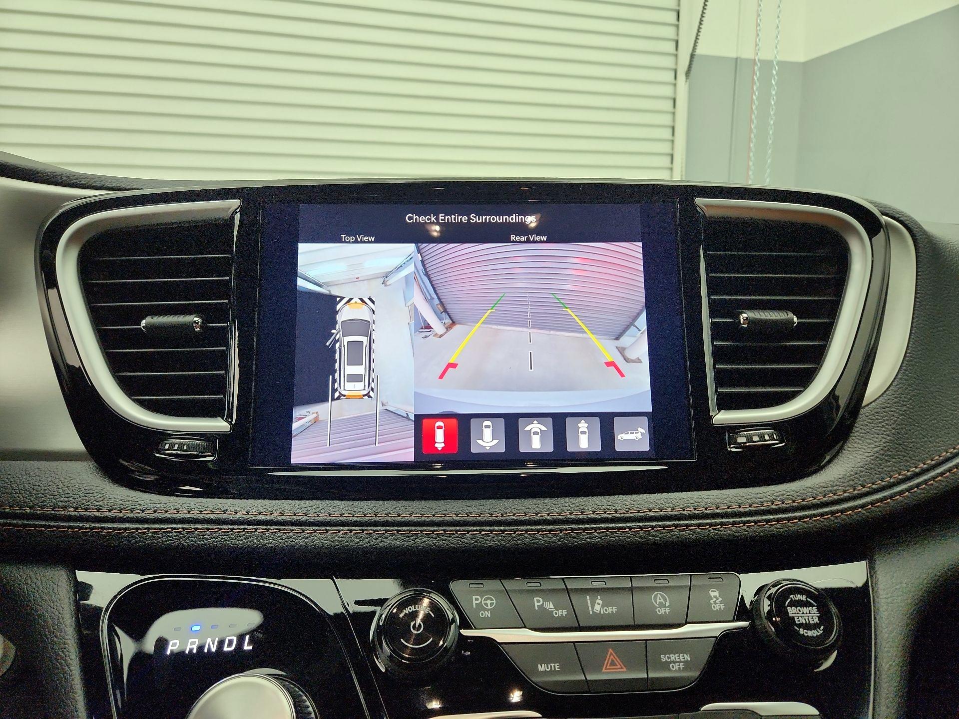 Thumbnail: 2025 Chrysler Pacifica - 15