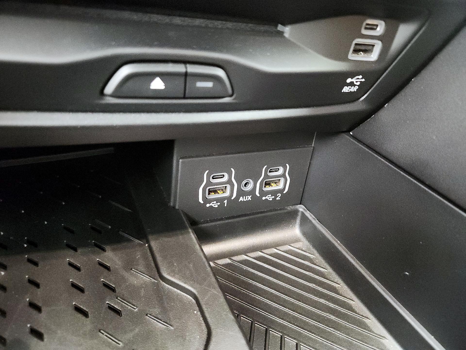 Thumbnail: 2025 Chrysler Pacifica - 19