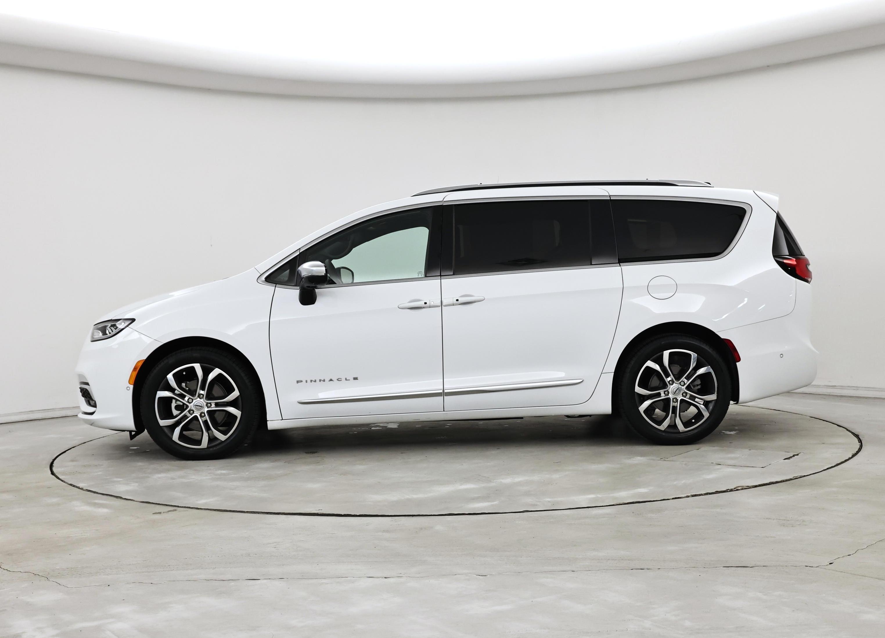 Thumbnail: 2025 Chrysler Pacifica - 3