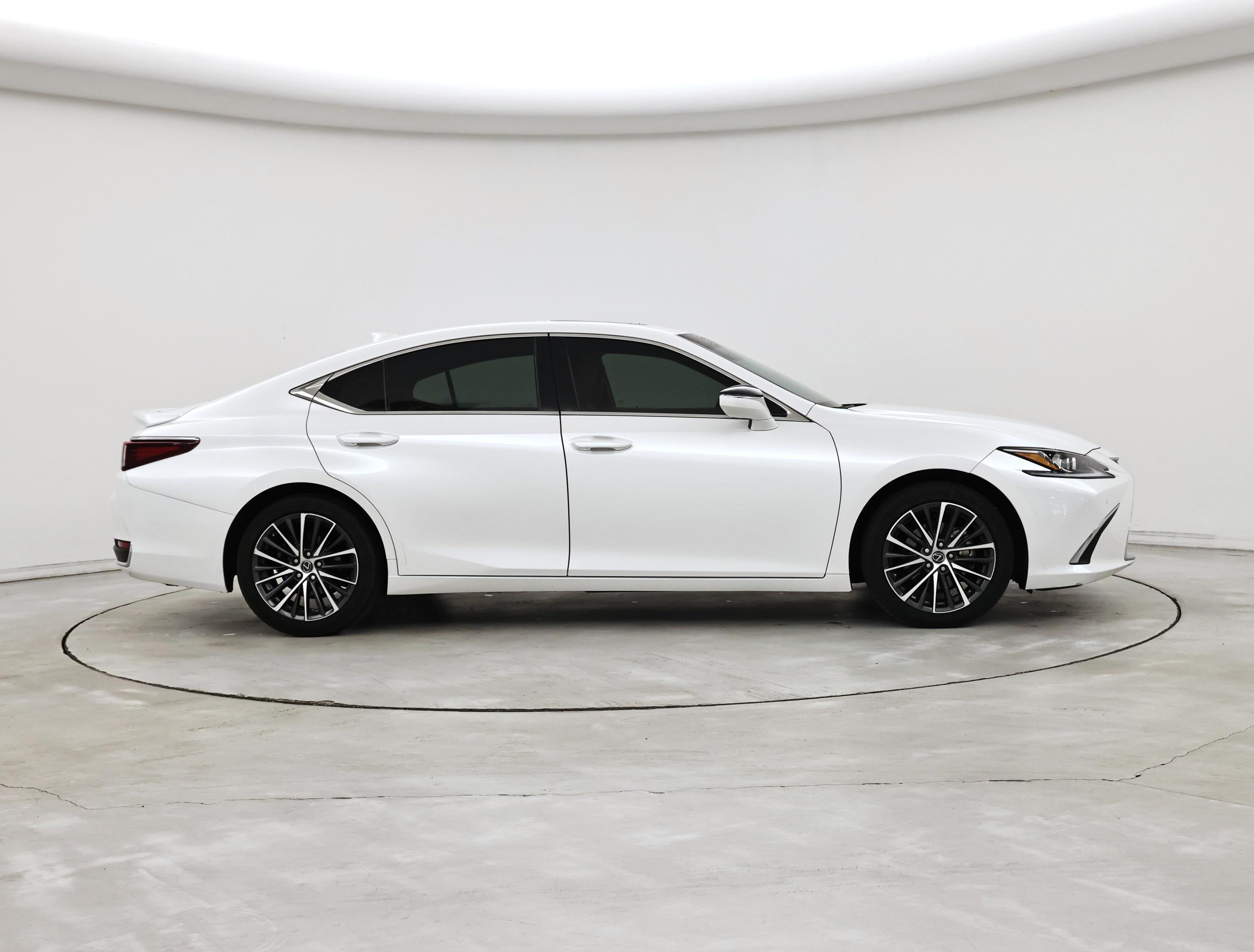 Thumbnail: 2023 Lexus ES - 7
