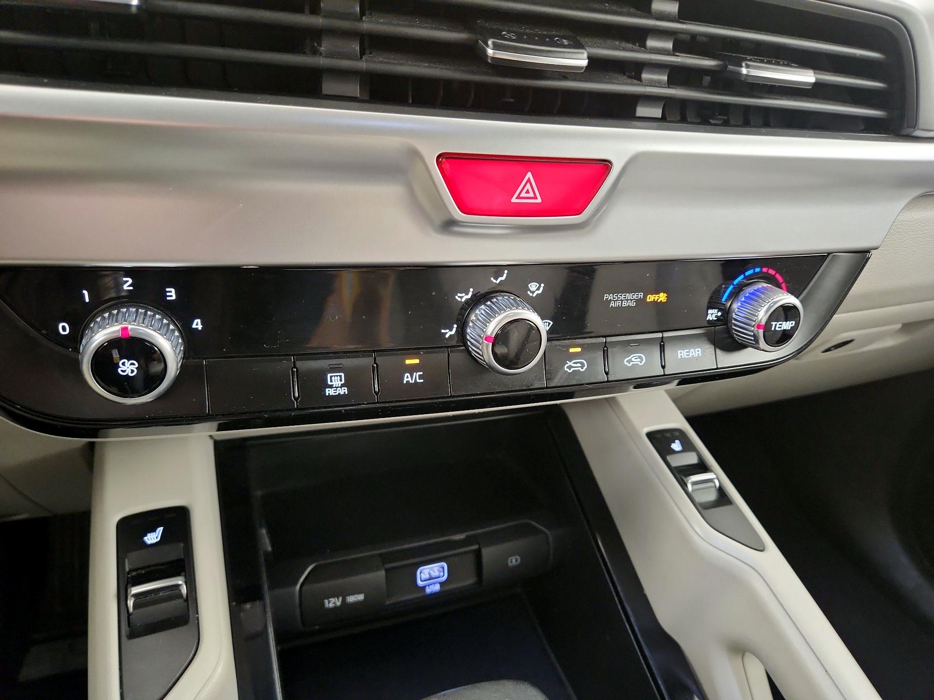 Thumbnail: 2021 Kia Telluride - 16