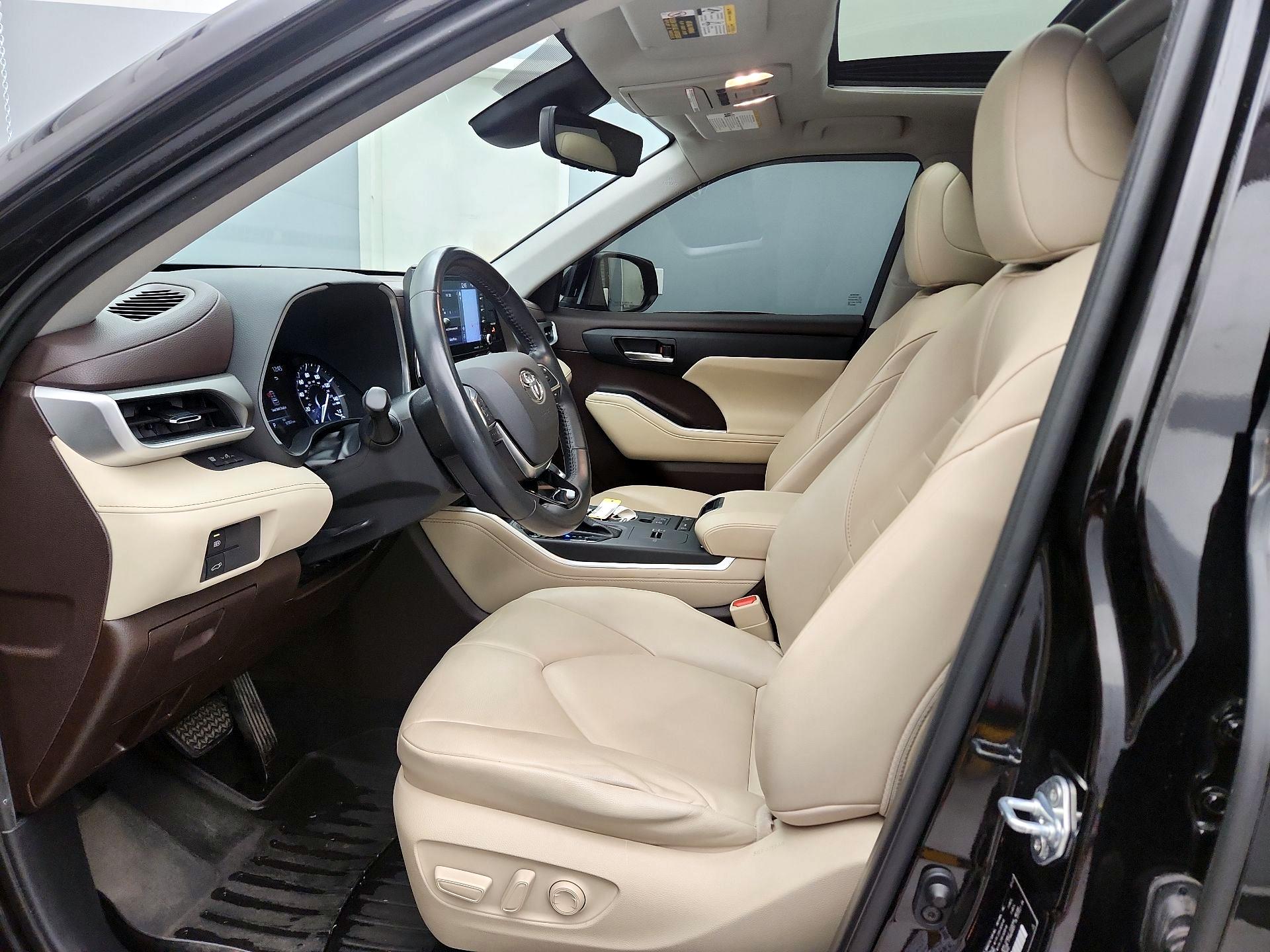 Thumbnail: 2021 Toyota Highlander - 11