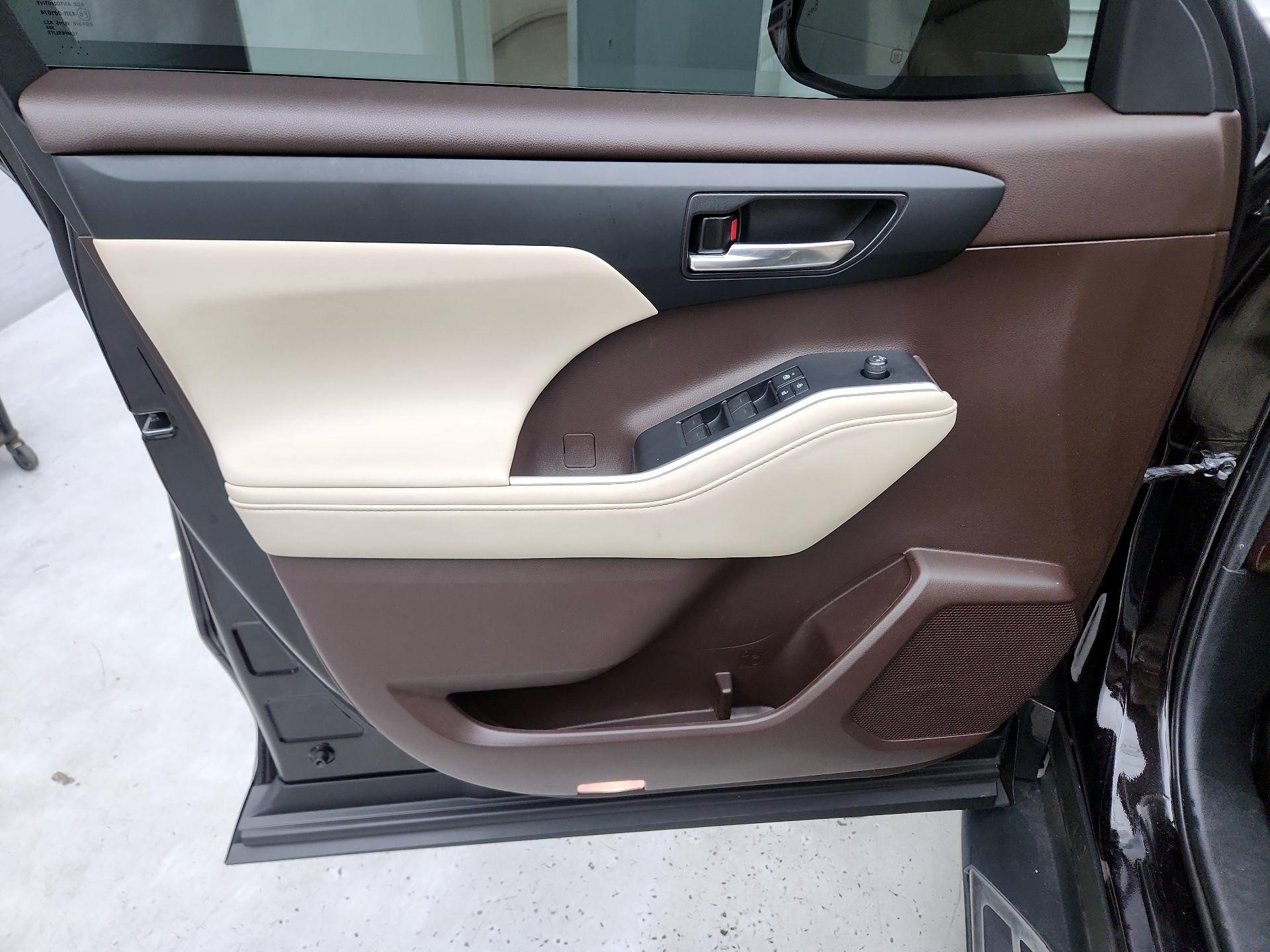 Thumbnail: 2021 Toyota Highlander - 12