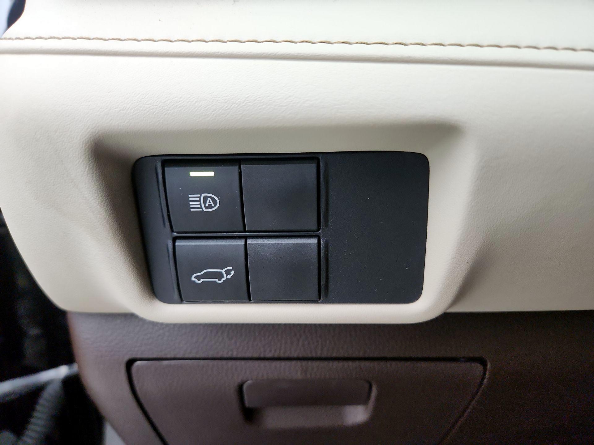 Thumbnail: 2021 Toyota Highlander - 13