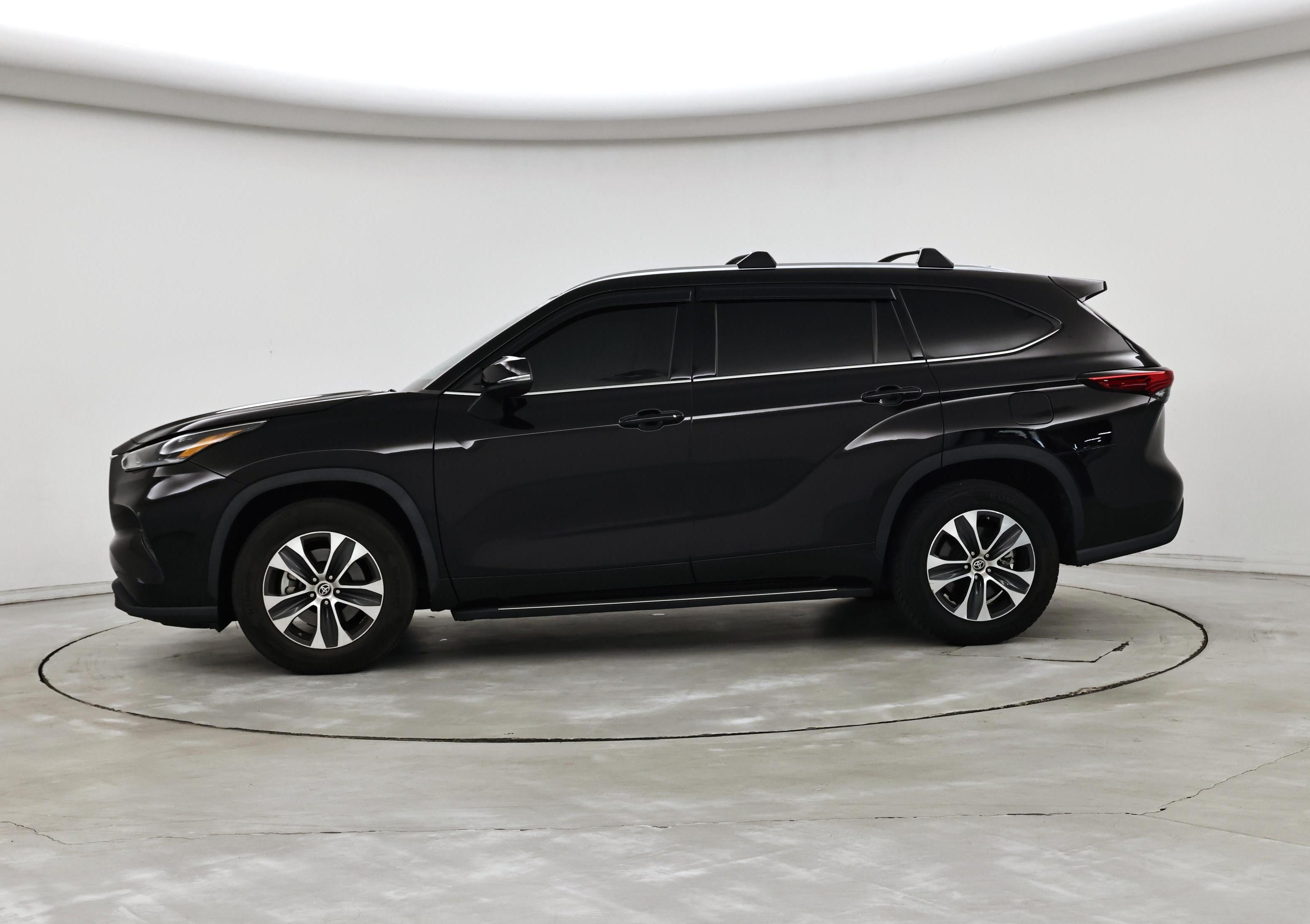 Thumbnail: 2021 Toyota Highlander - 3