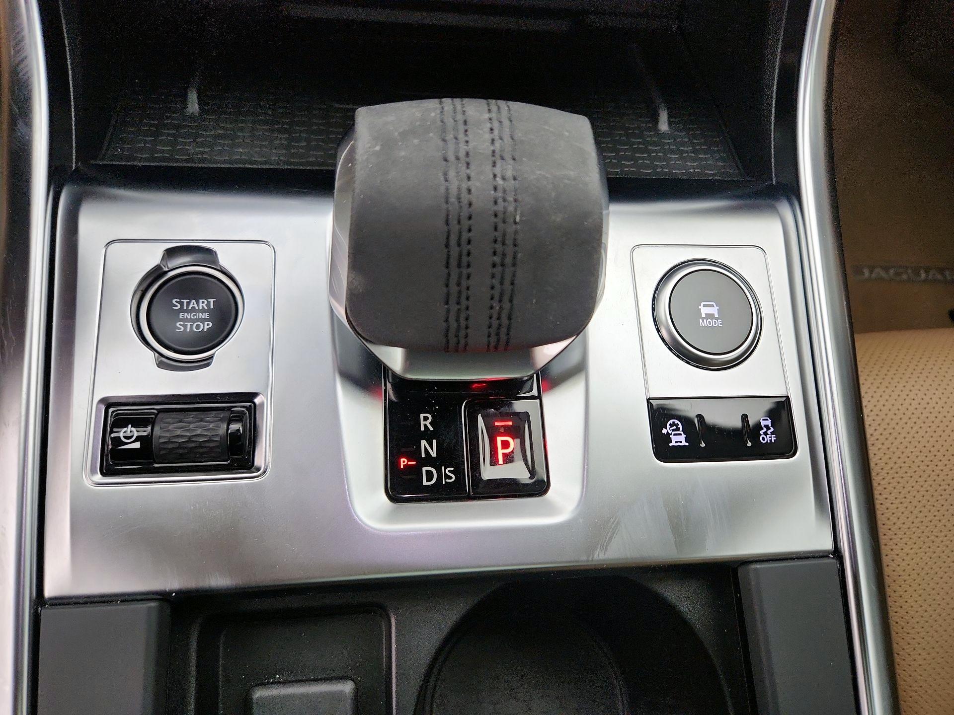 Thumbnail: 2023 Jaguar XF - 18